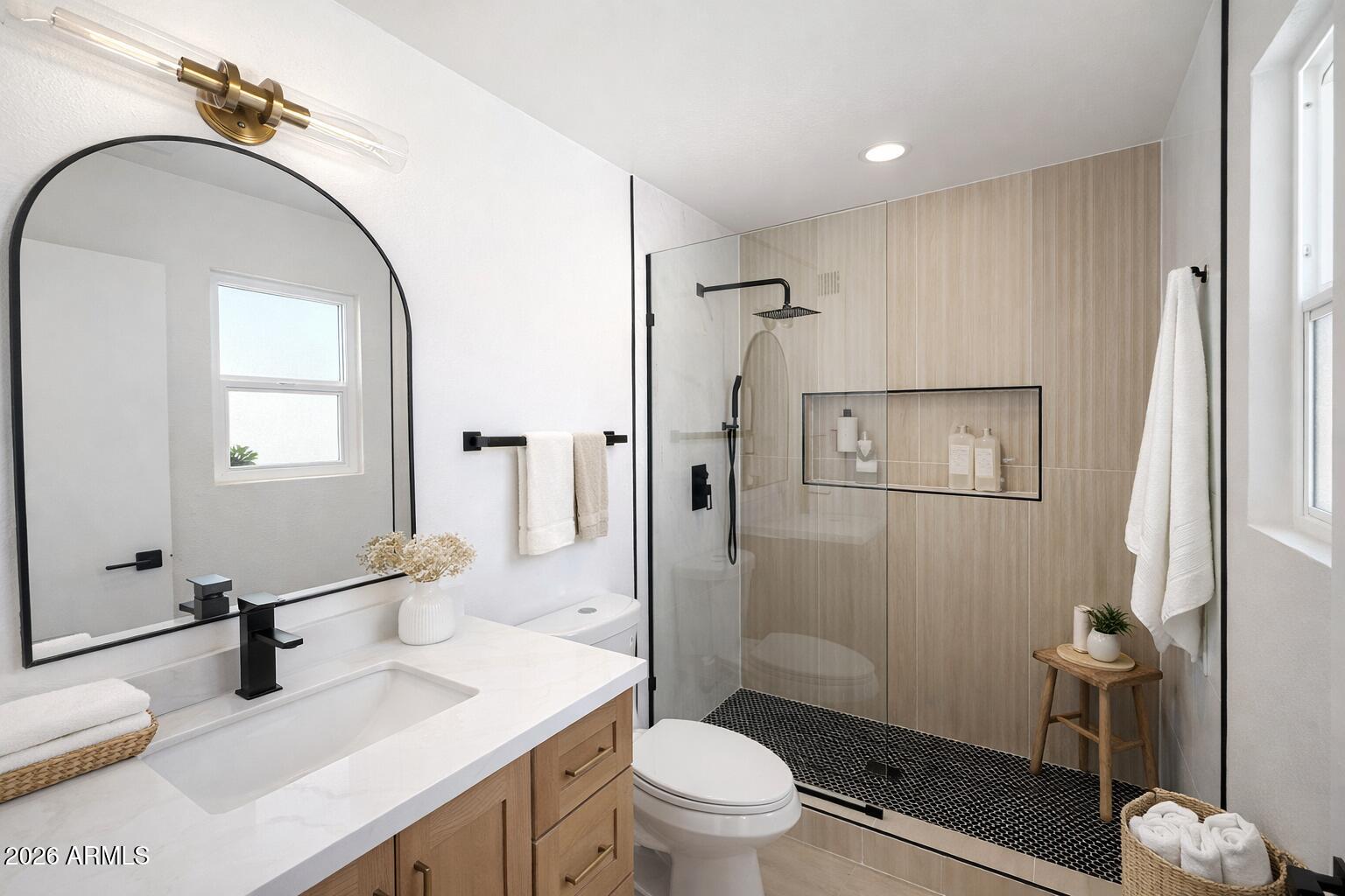 8618 W CLARENDON Avenue