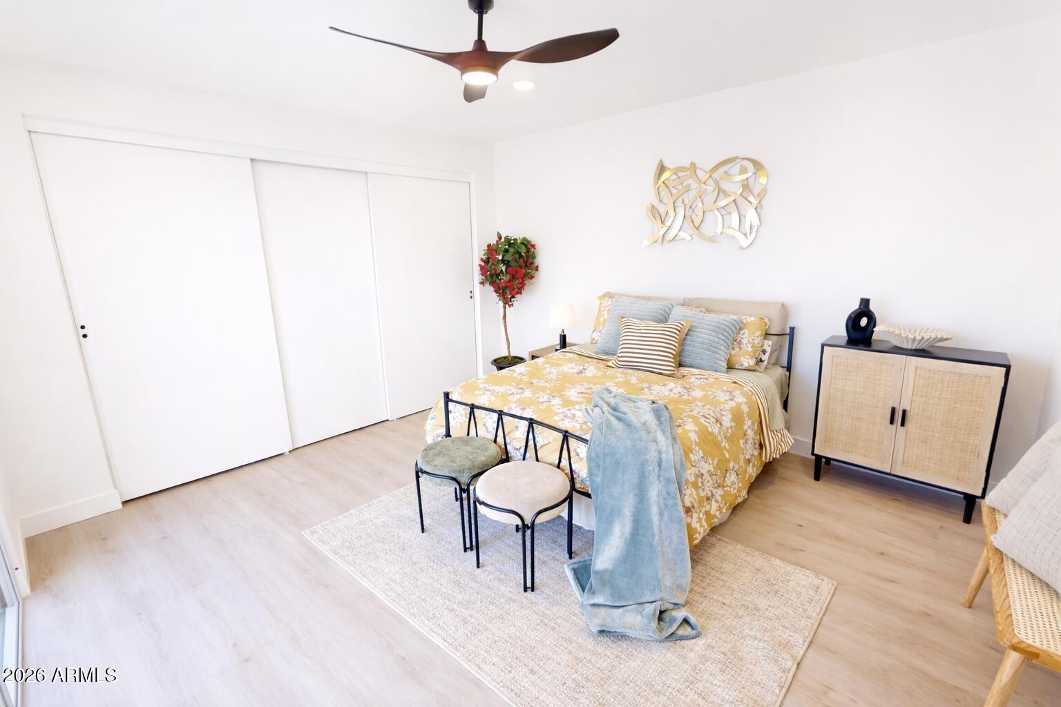 8618 W CLARENDON Avenue