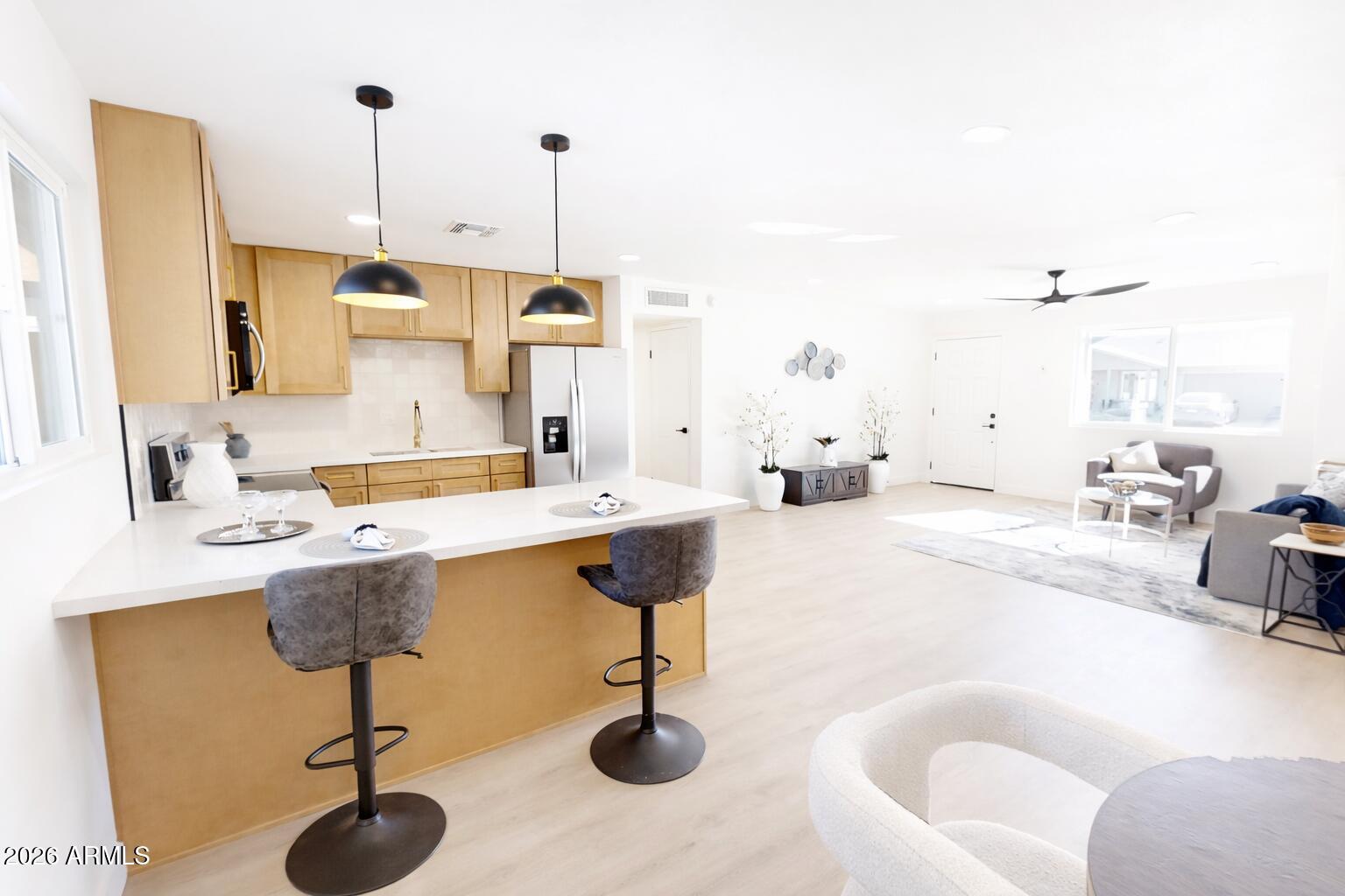 8618 W CLARENDON Avenue