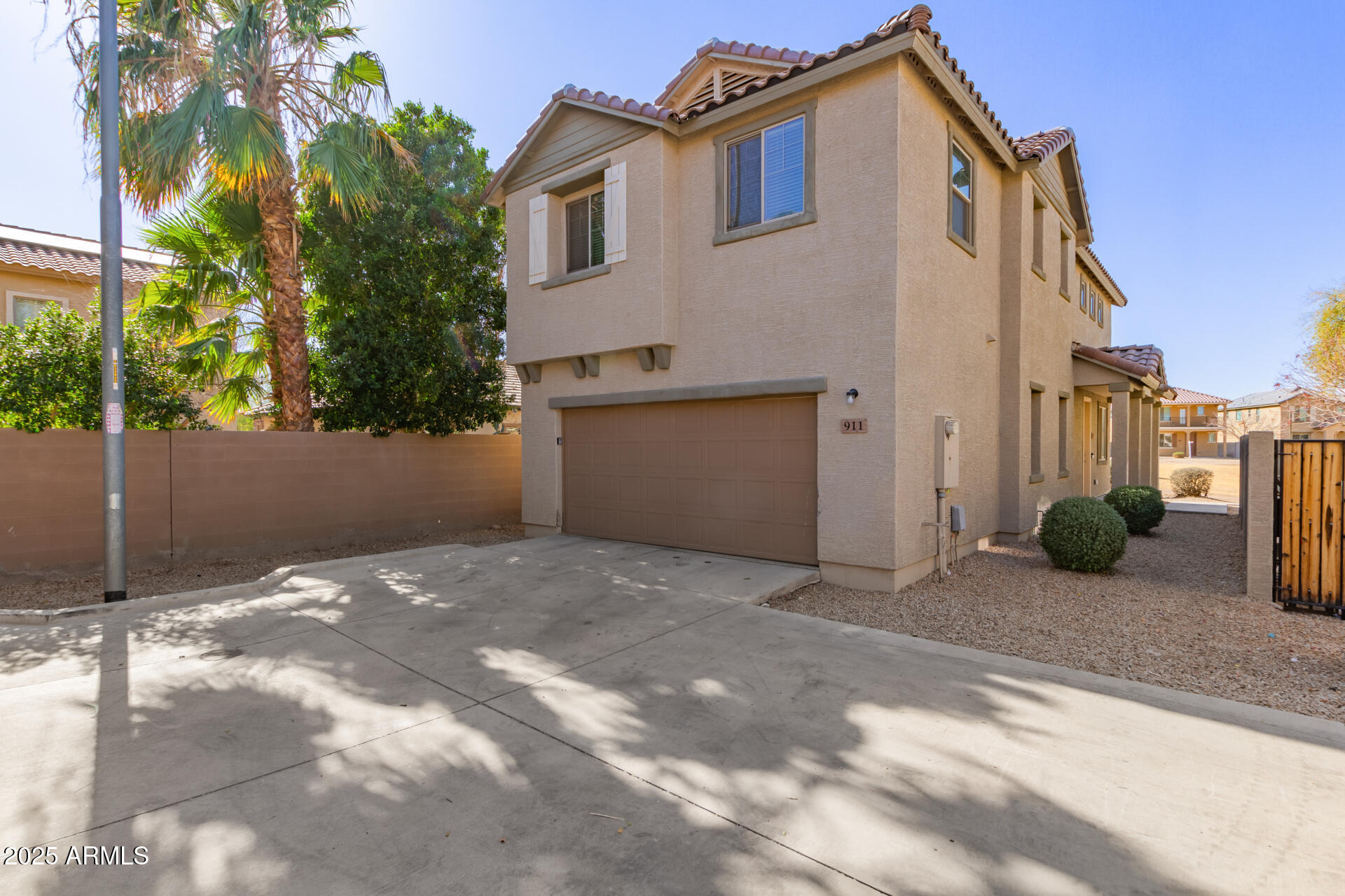 911 E AGUA FRIA Lane