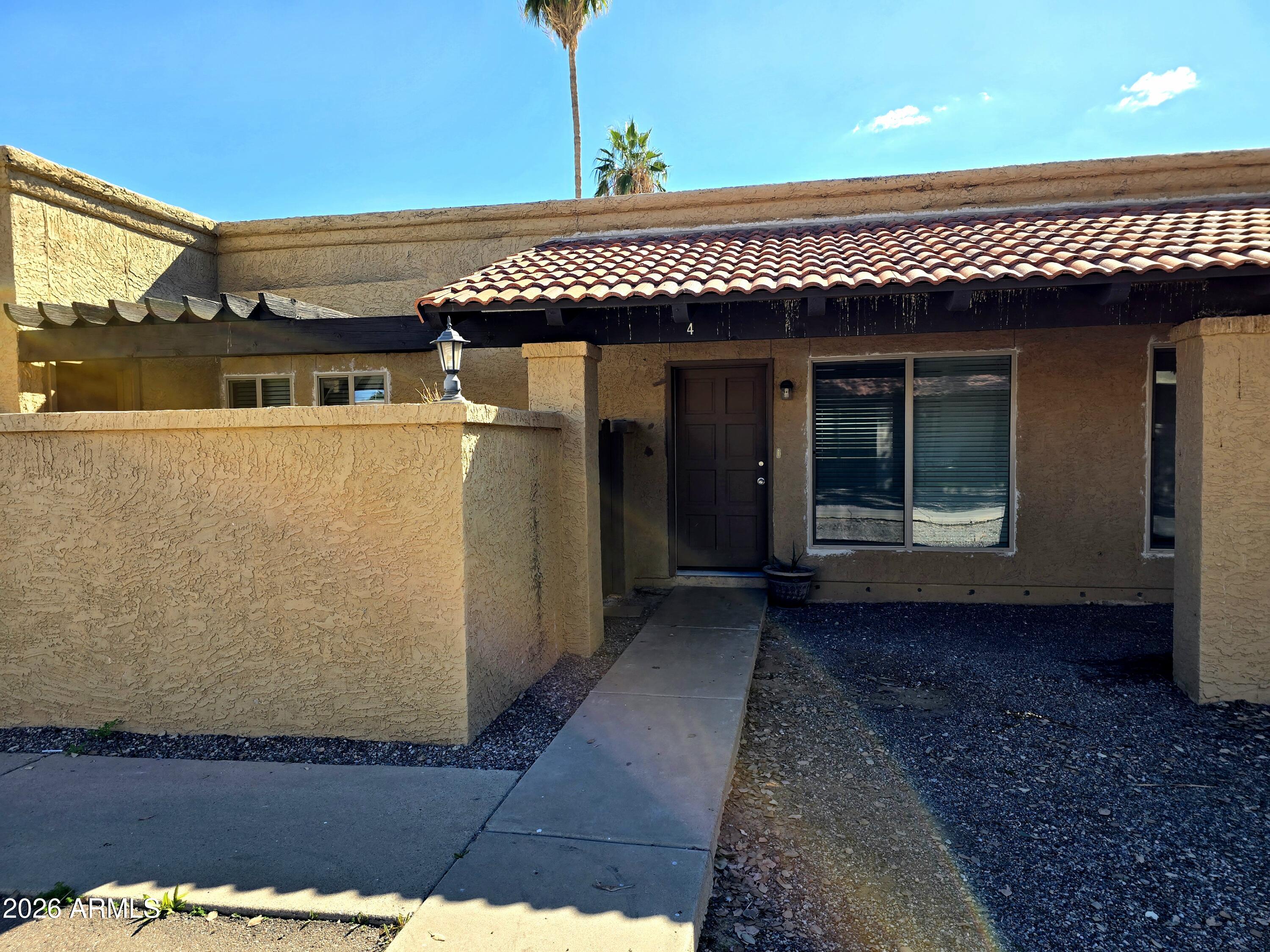 715 N ARROWHEAD Drive 4