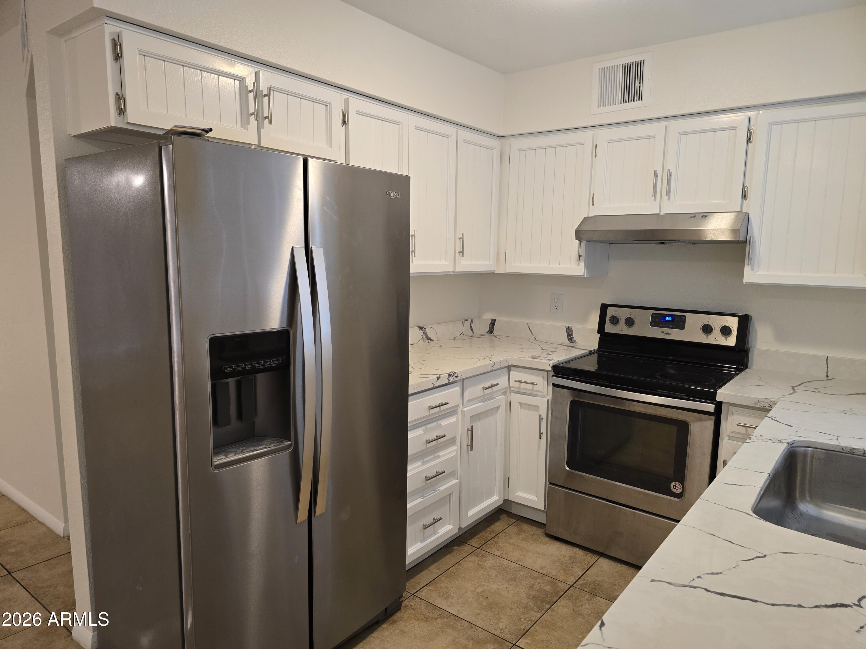 715 N ARROWHEAD Drive 4