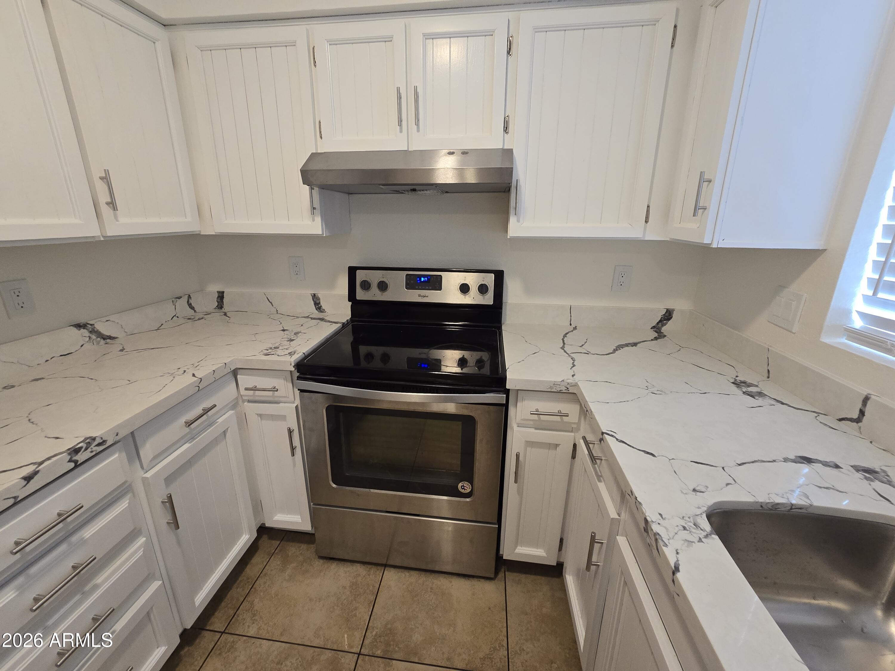 715 N ARROWHEAD Drive 4