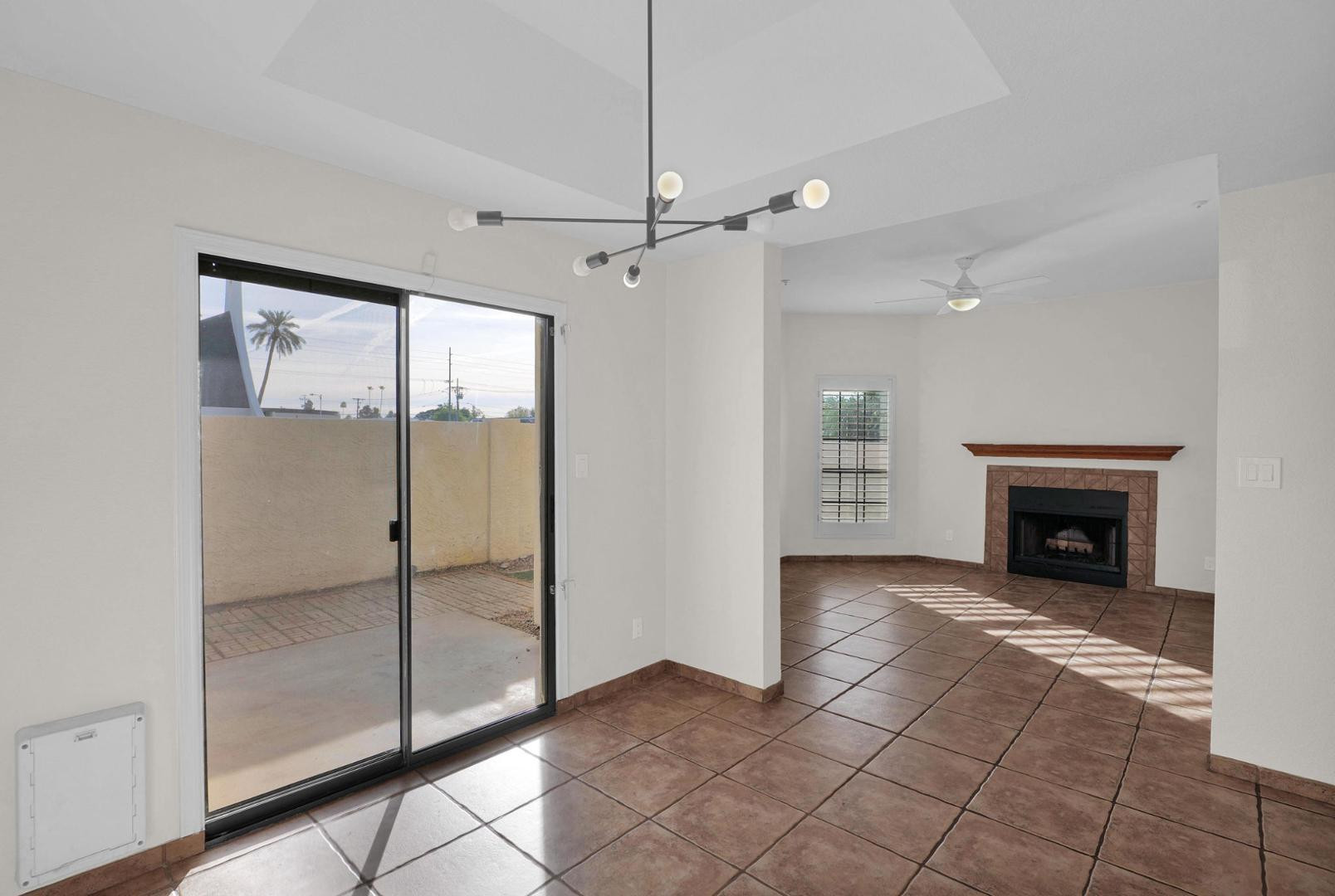 1124 E Rose Lane Unit 3