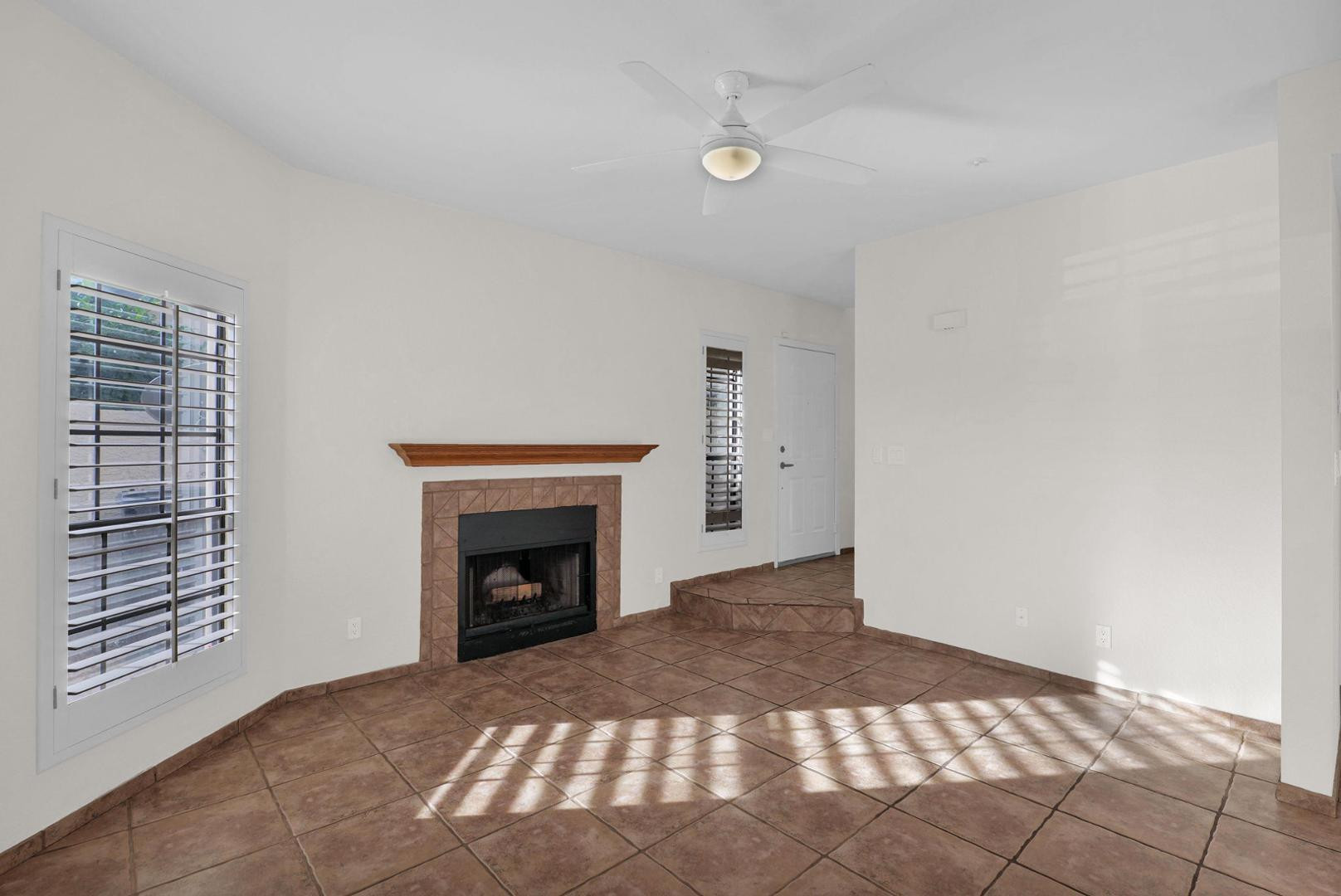 1124 E Rose Lane Unit 3