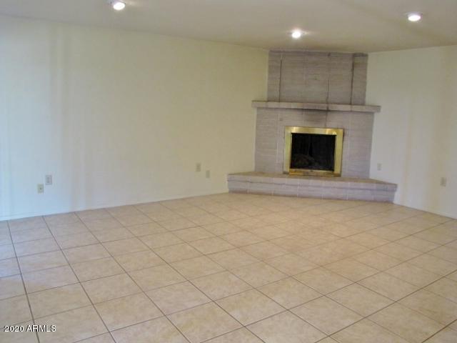TOWN & COUNTRY ESTATES - Residential Lease
