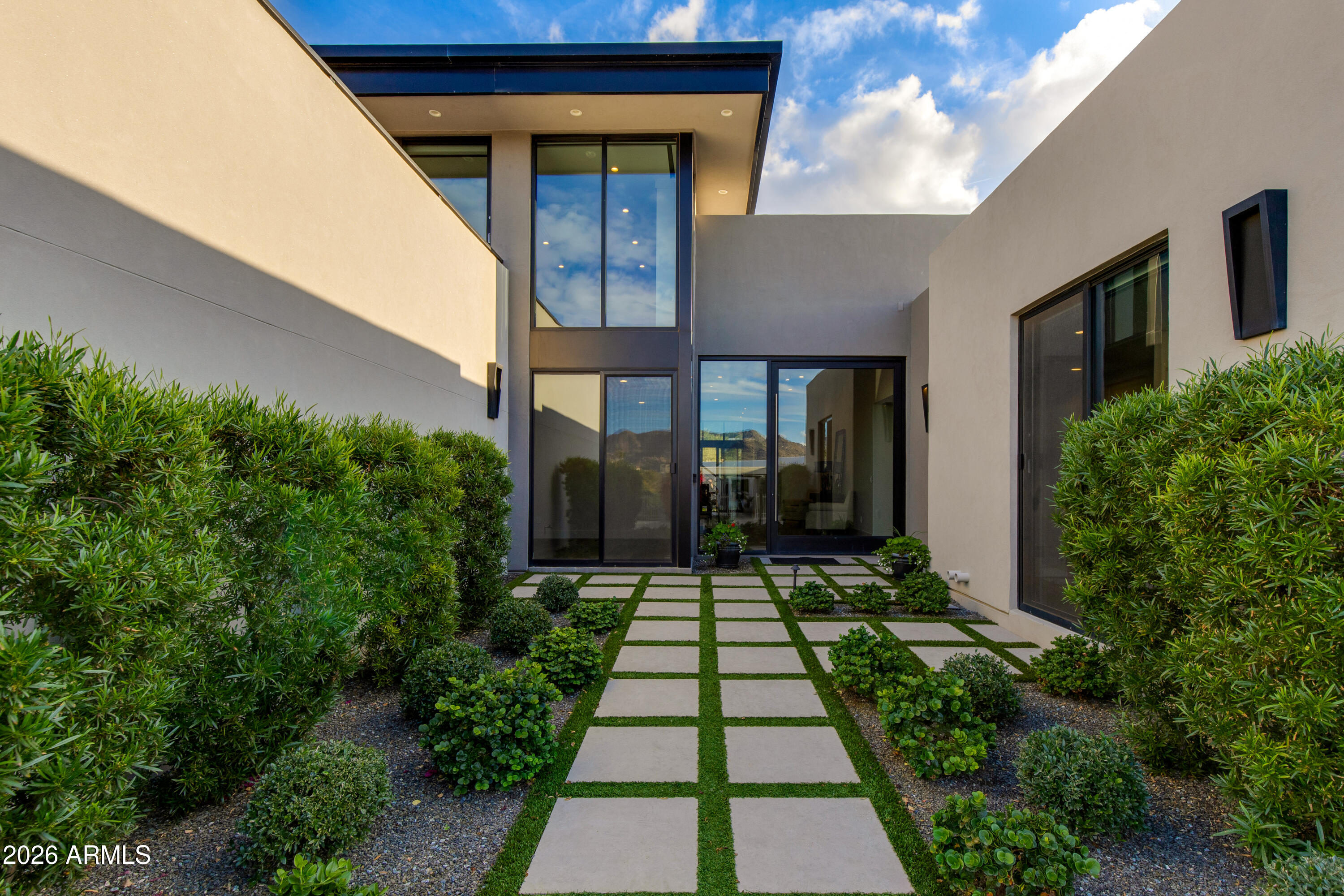 5935 N ECHO CANYON Lane