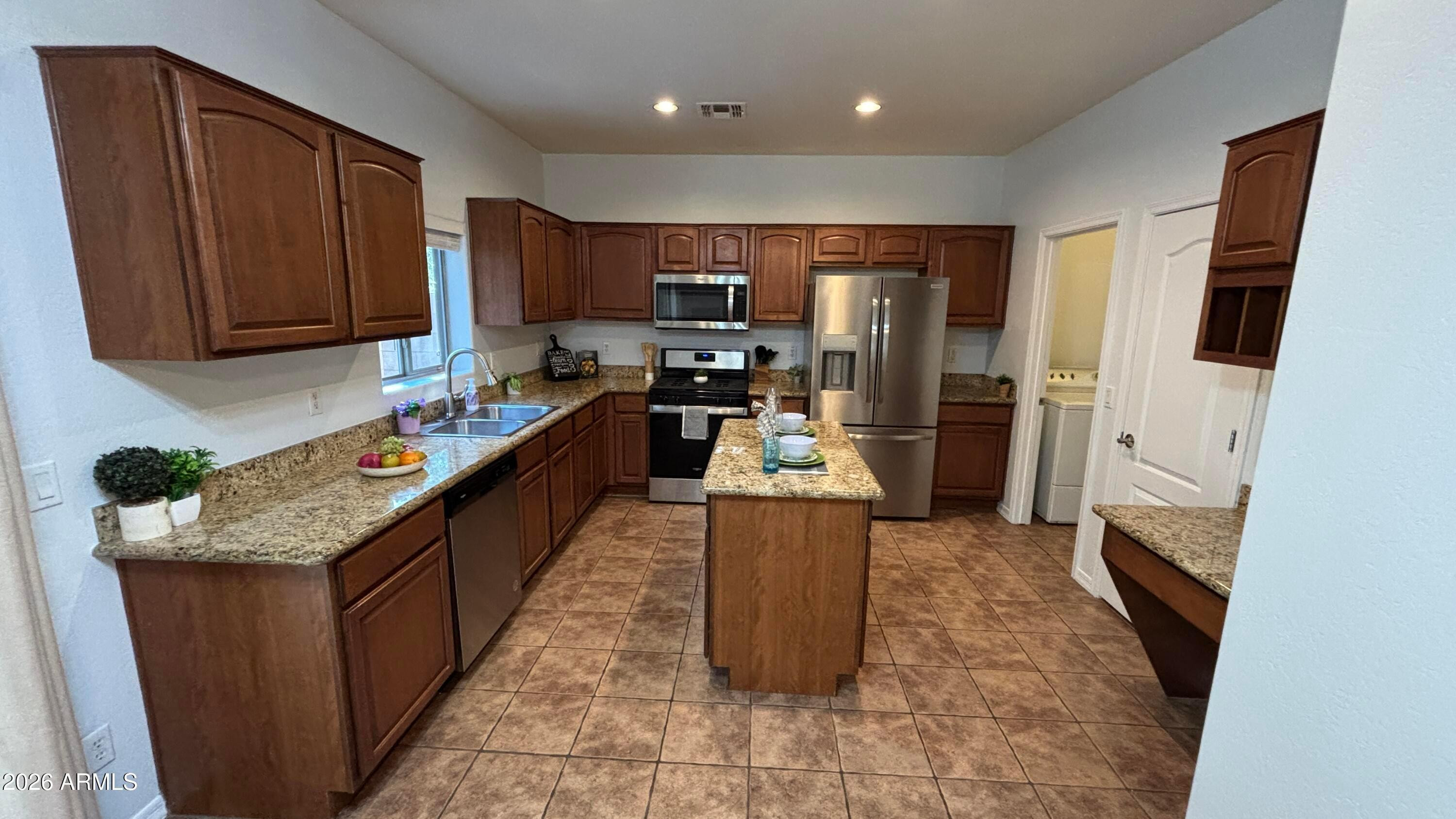 1833 E Hartford Avenue