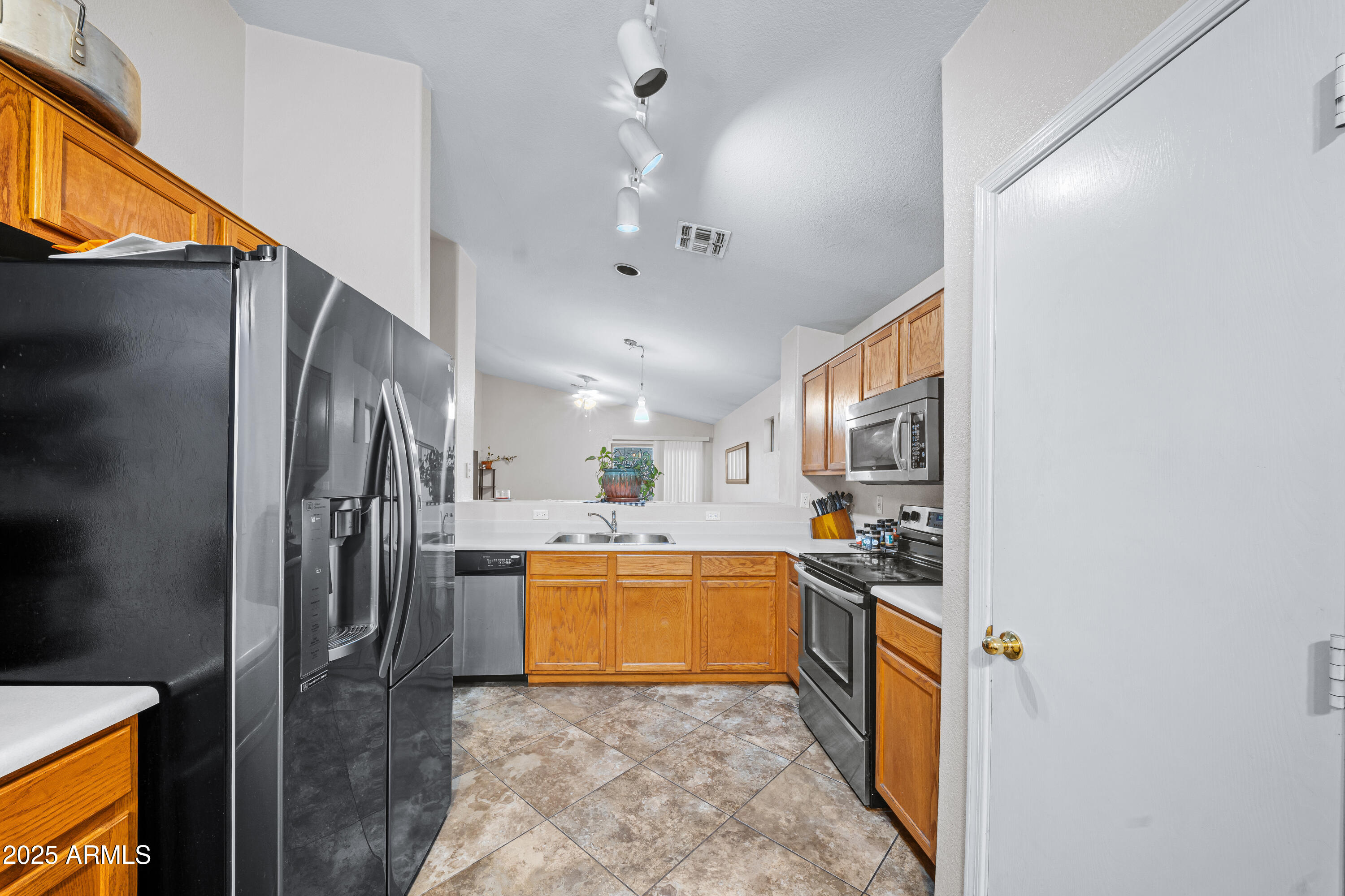 1428 W MESQUITE Avenue