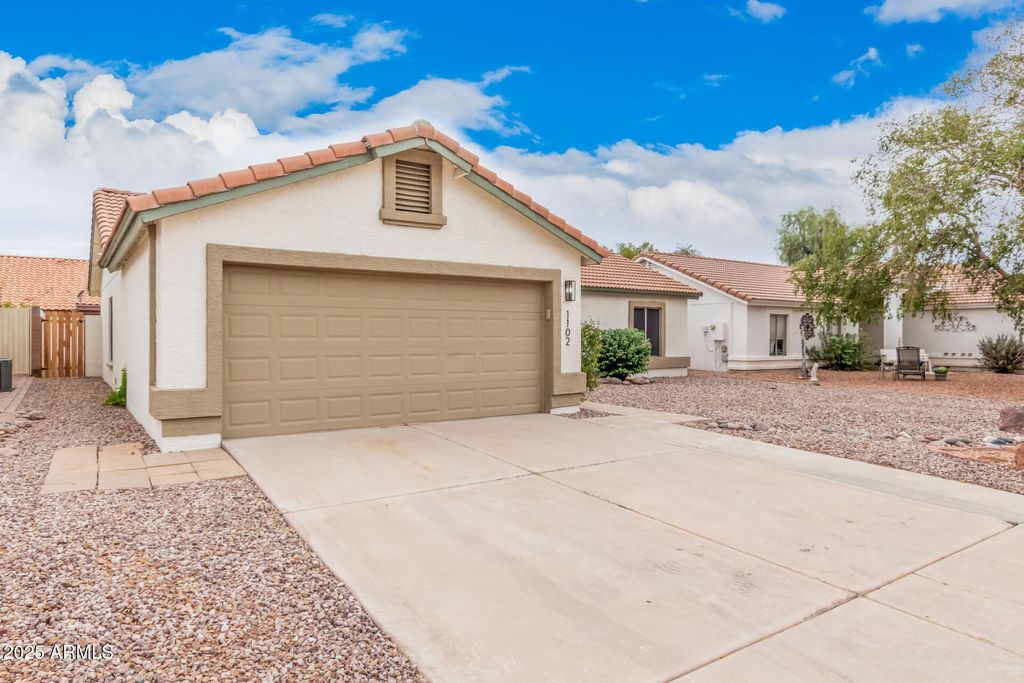 Photo of 1102 N Sailors Way, Gilbert, AZ 85234 (MLS # 6931827)