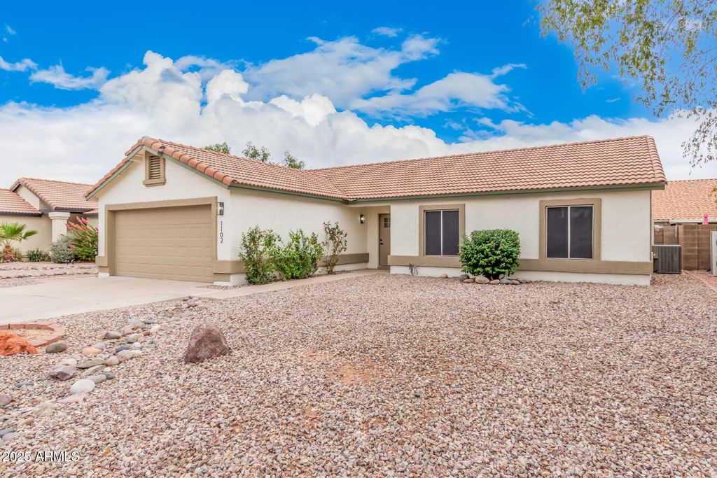 Photo of 1102 N Sailors Way, Gilbert, AZ 85234 (MLS # 6931827)