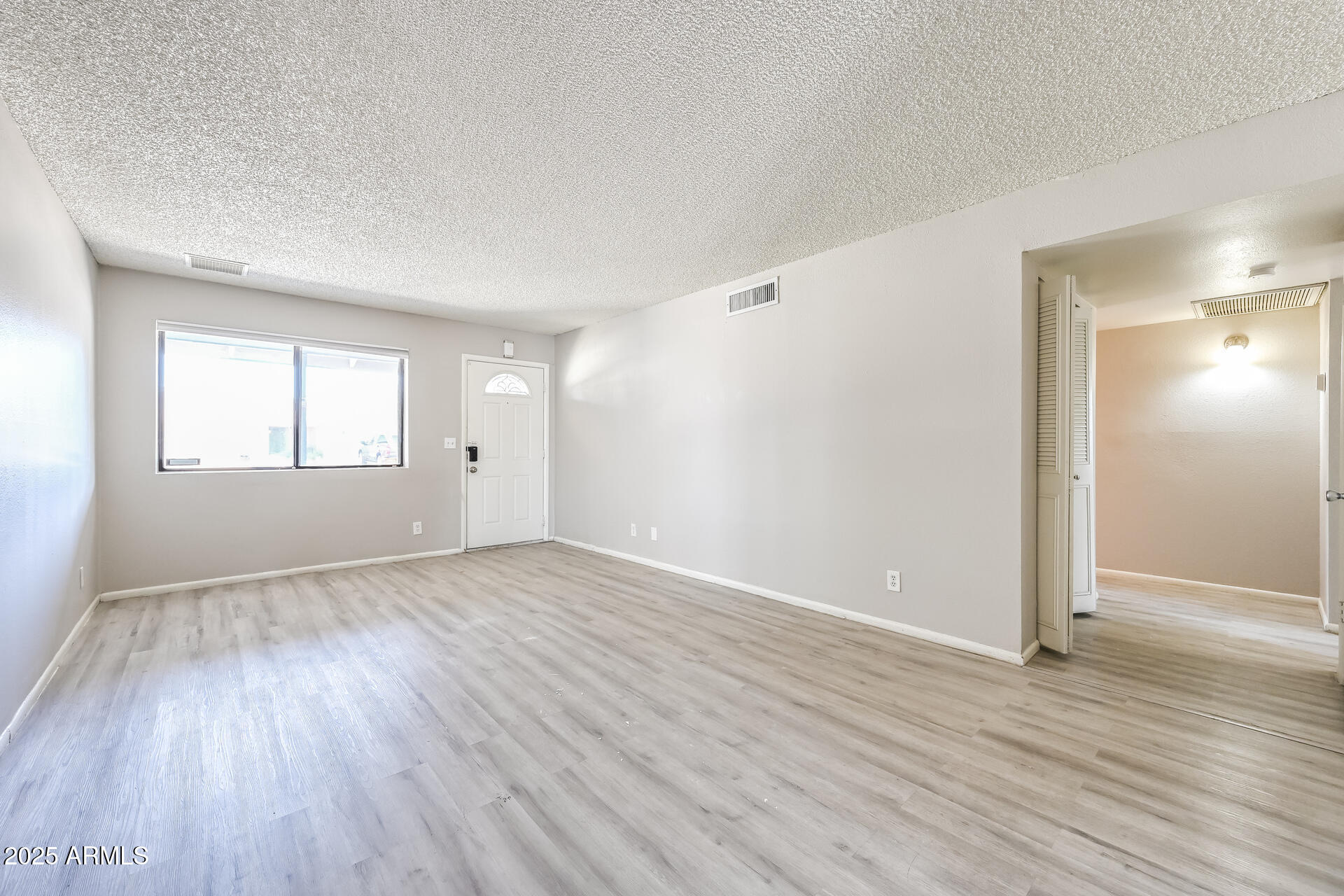 3019 W LIBBY Street
