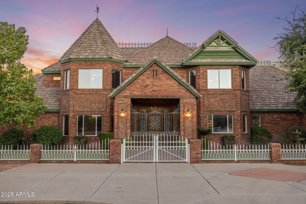Photo of 2025 S Val Vista Drive, Gilbert, AZ 85295 (MLS # 7088164)