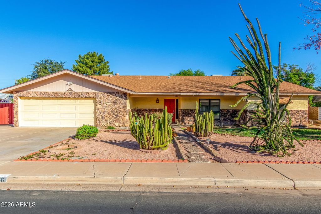 Photo of 1626 E Garnet Avenue, Mesa, AZ 85204 (MLS # 6971202)