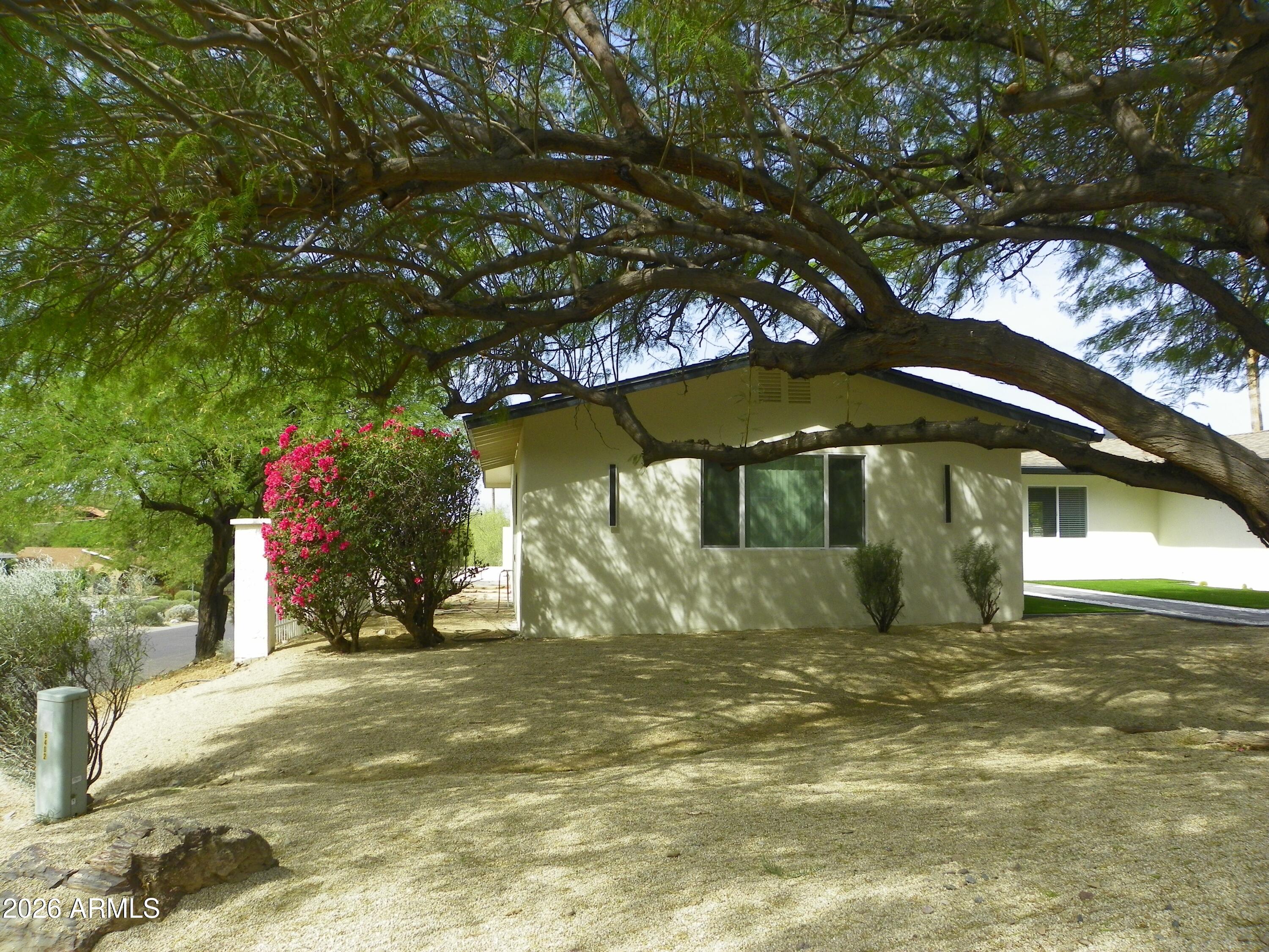 9402 N 18TH Street N