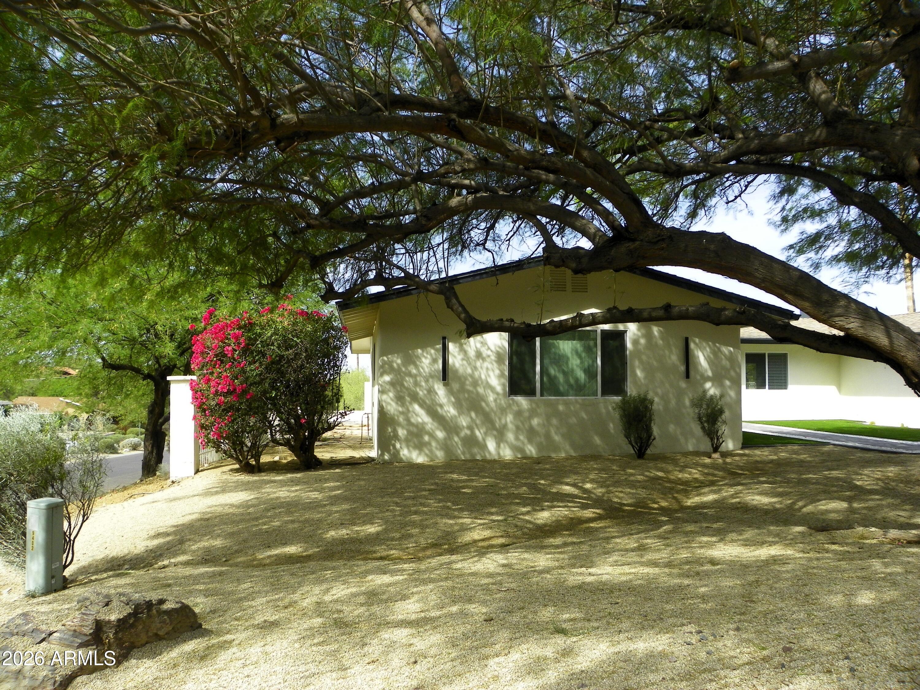 9402 N 18TH Street N