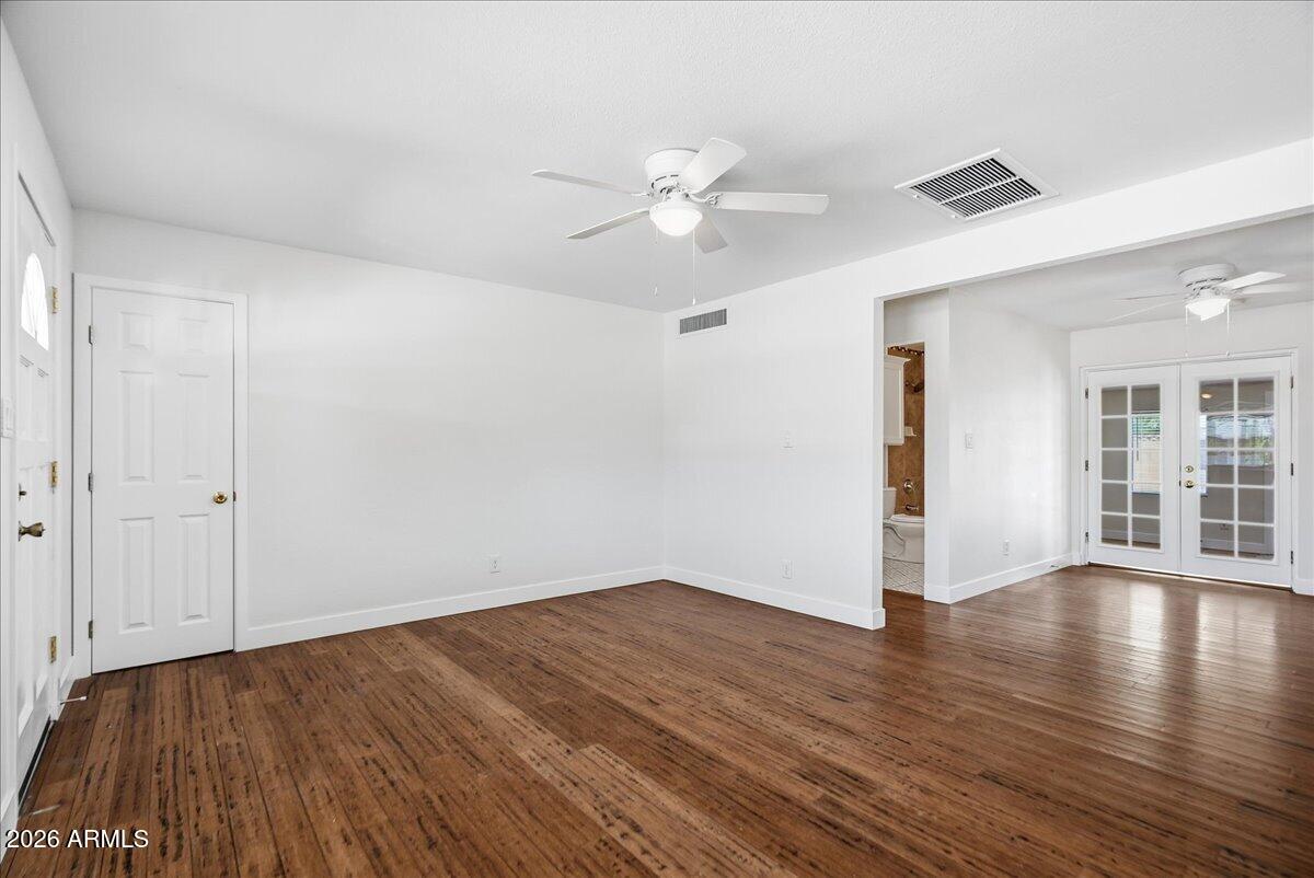 1019 W 10TH Street