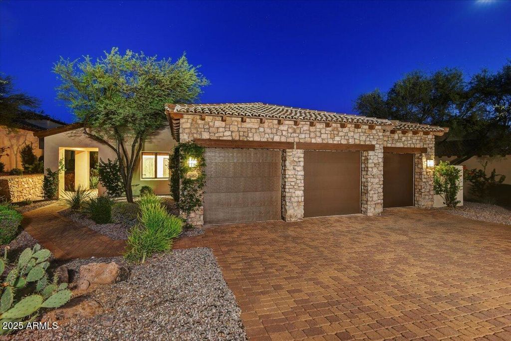 Photo of 8083 E Greythorn Drive, Gold Canyon, AZ 85118 (MLS # 6927363)