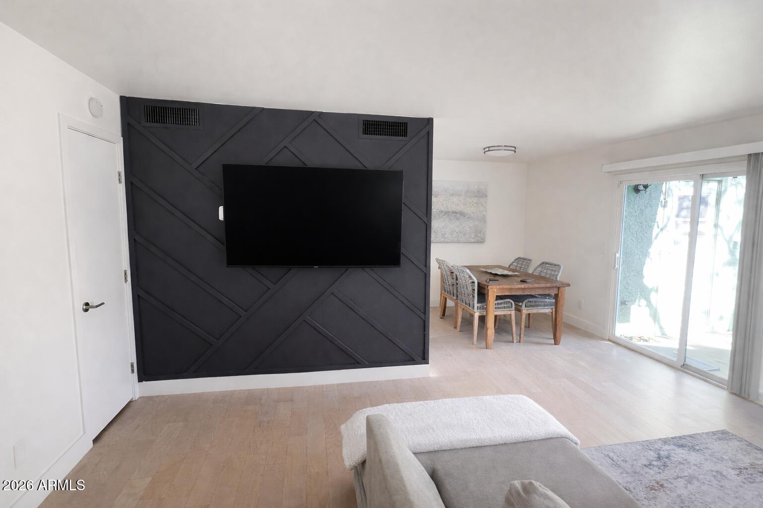 827 E COCHISE Drive B