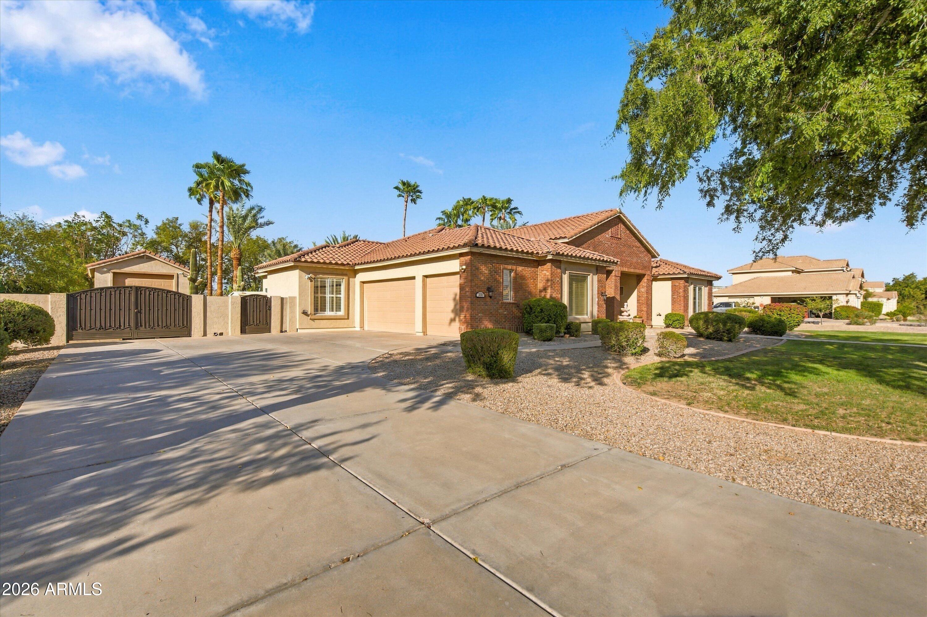 2656 E HAYMORE Court
