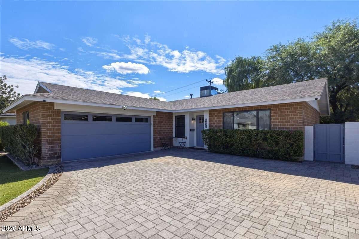 8455 E VISTA Drive