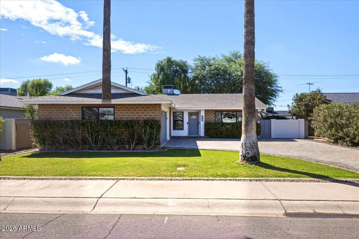 8455 E VISTA Drive