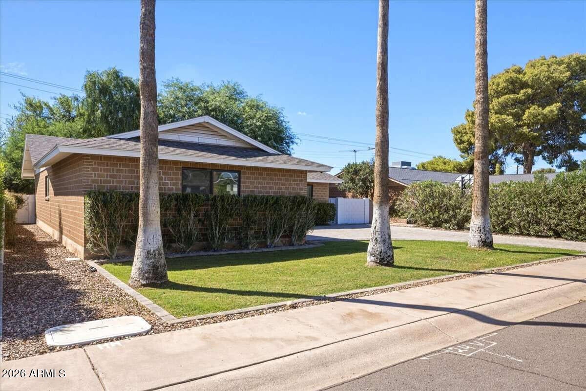 8455 E VISTA Drive