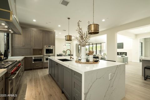 2315 E MINE CREEK Road Phoenix AZ 85024