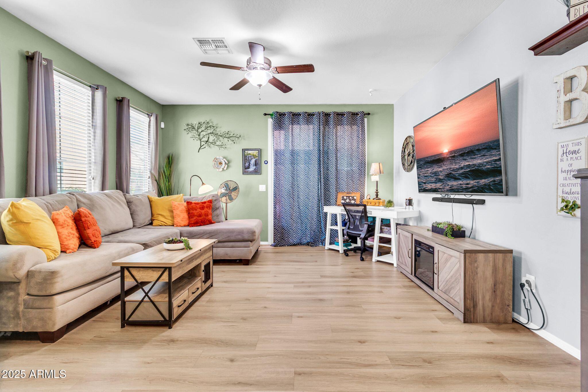 4131 E OAKLAND Street