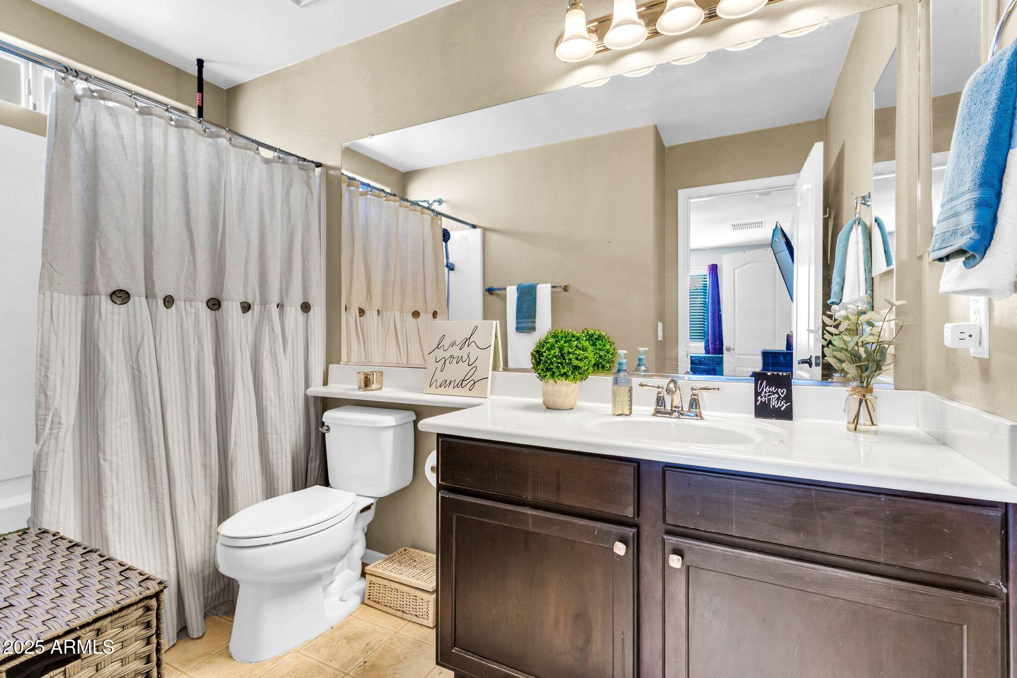 4131 E OAKLAND Street