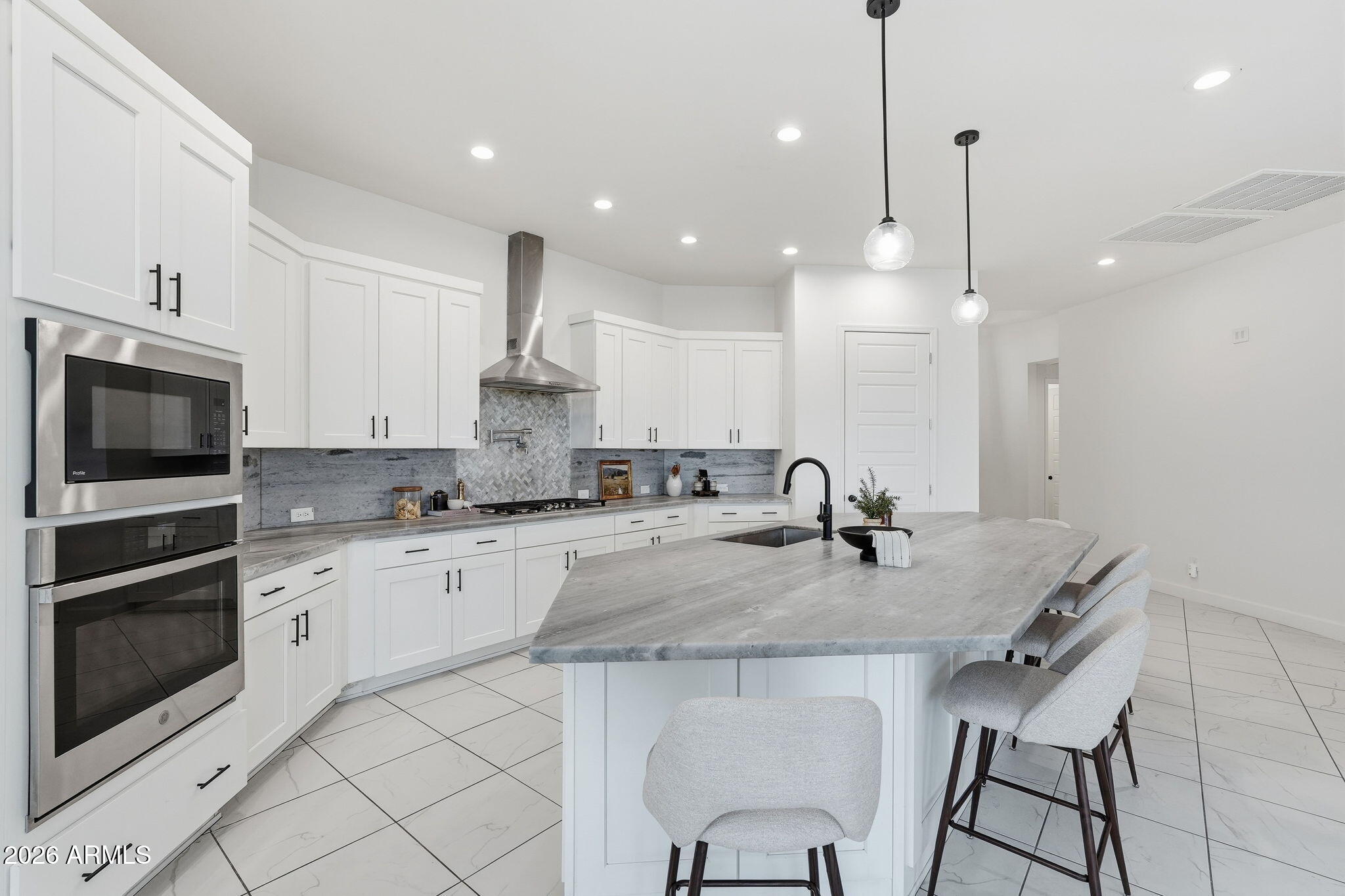 21255 W MINNEZONA Avenue