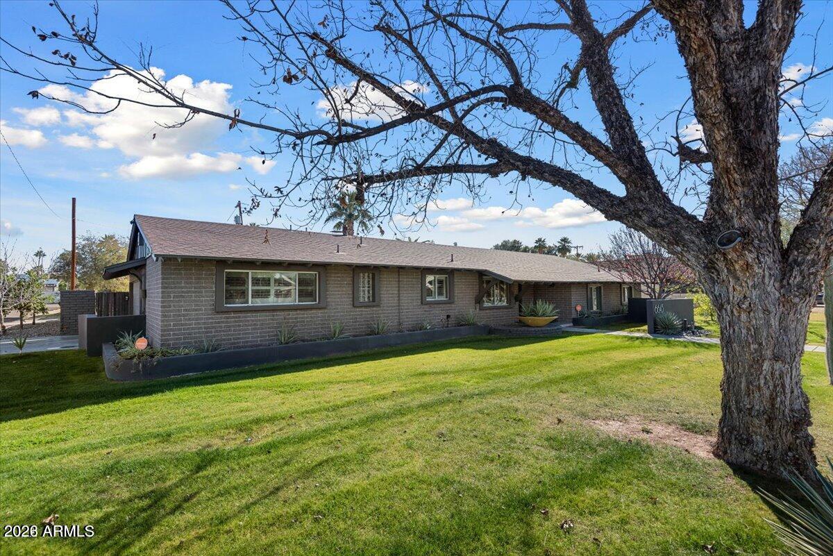6643 N 7TH Drive