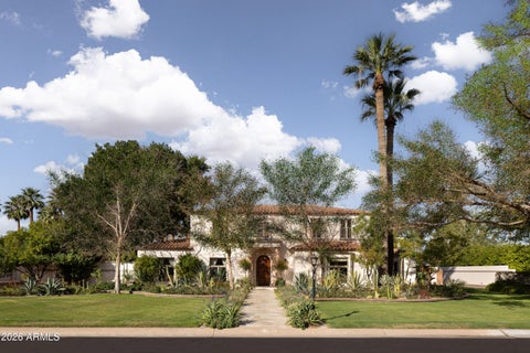 Photo of 3042 N Manor Drive E, Phoenix, AZ 85014 (MLS # 6994791)