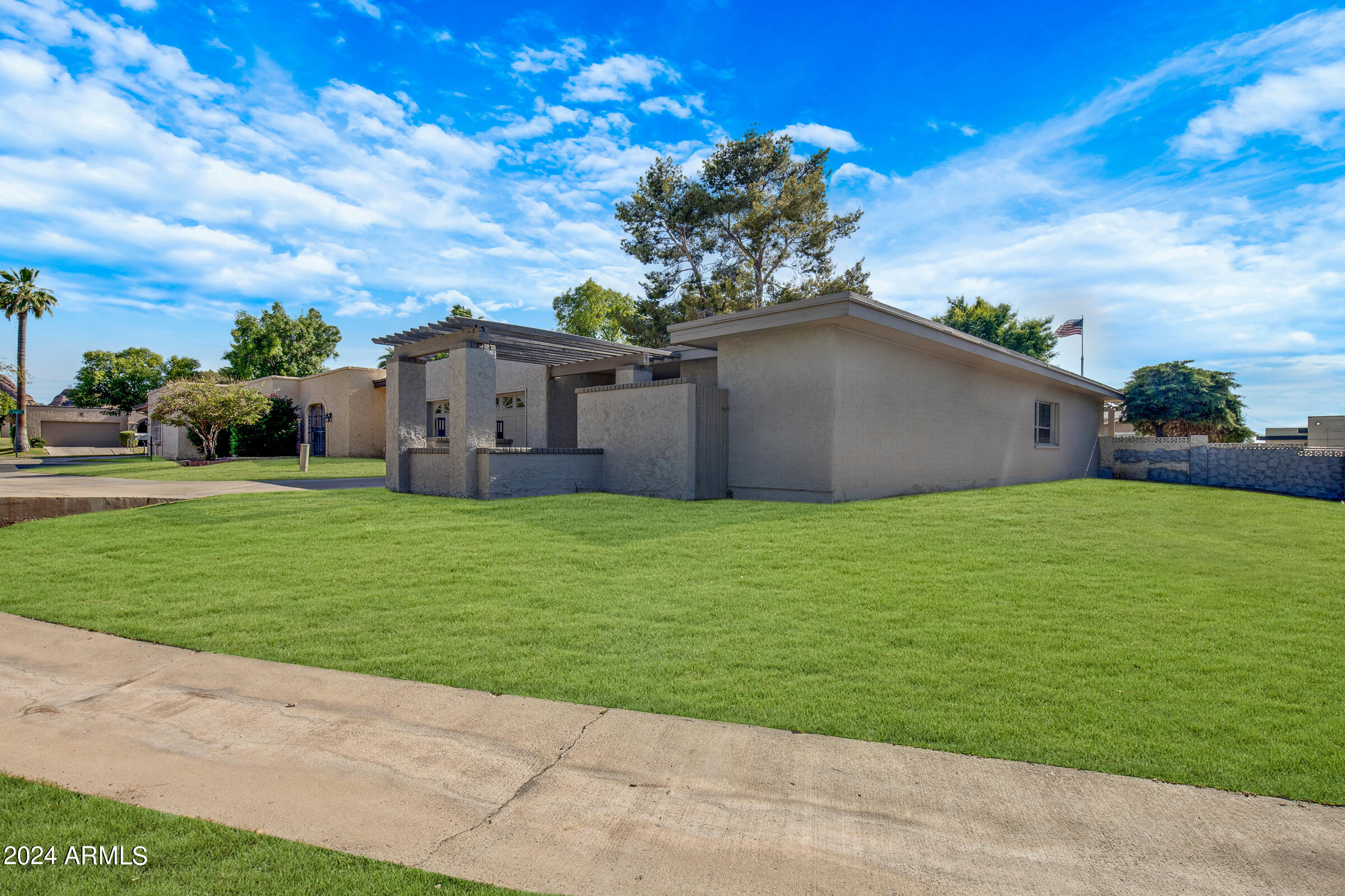 2514 N 60th Place