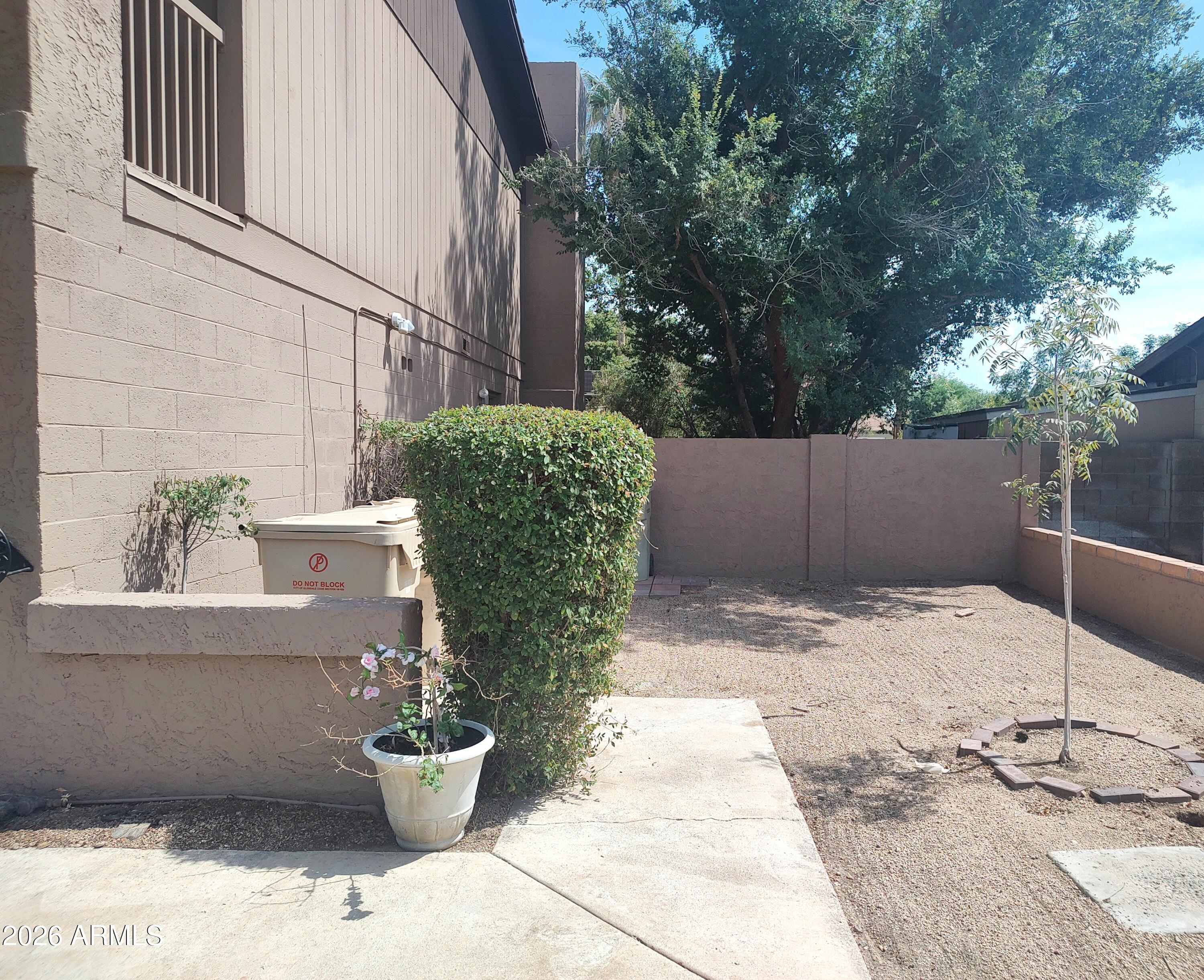6207 W ALTADENA Avenue