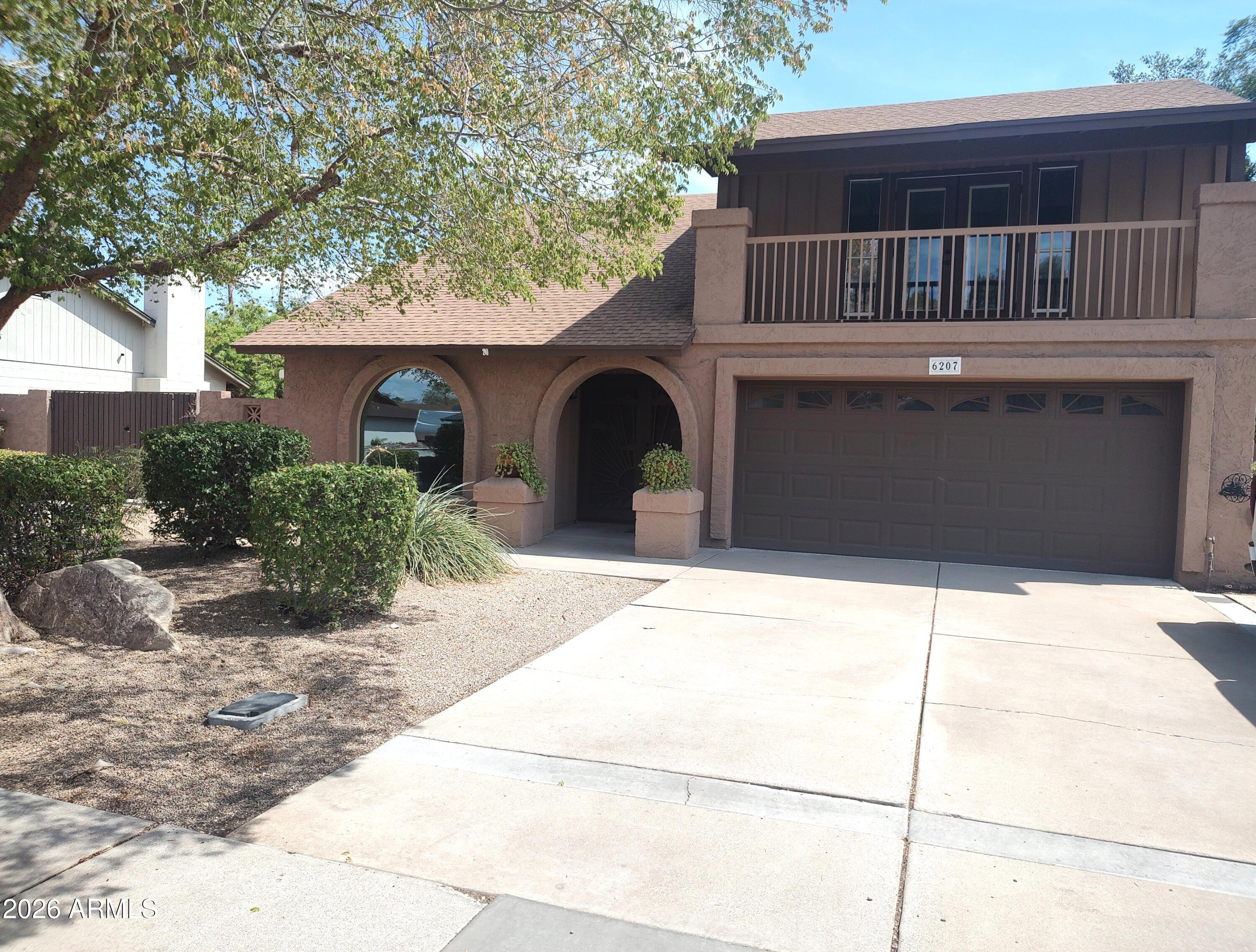 6207 W ALTADENA Avenue