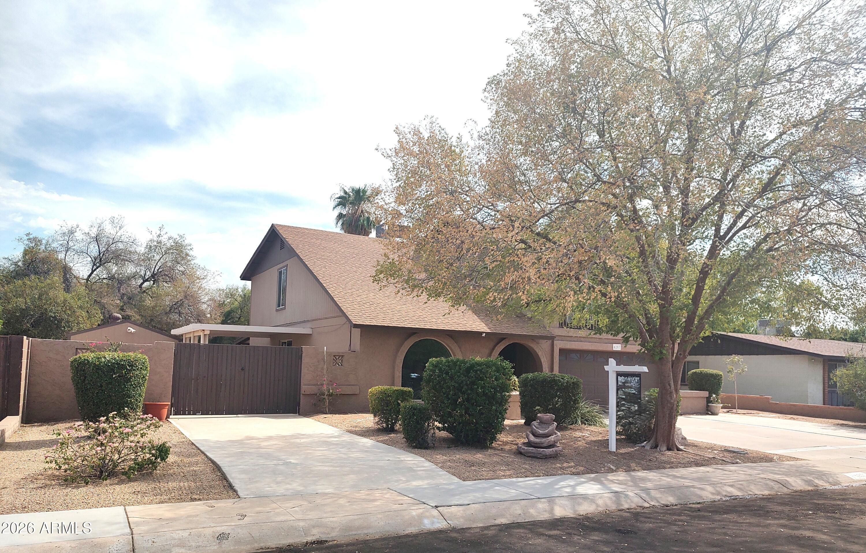 6207 W ALTADENA Avenue