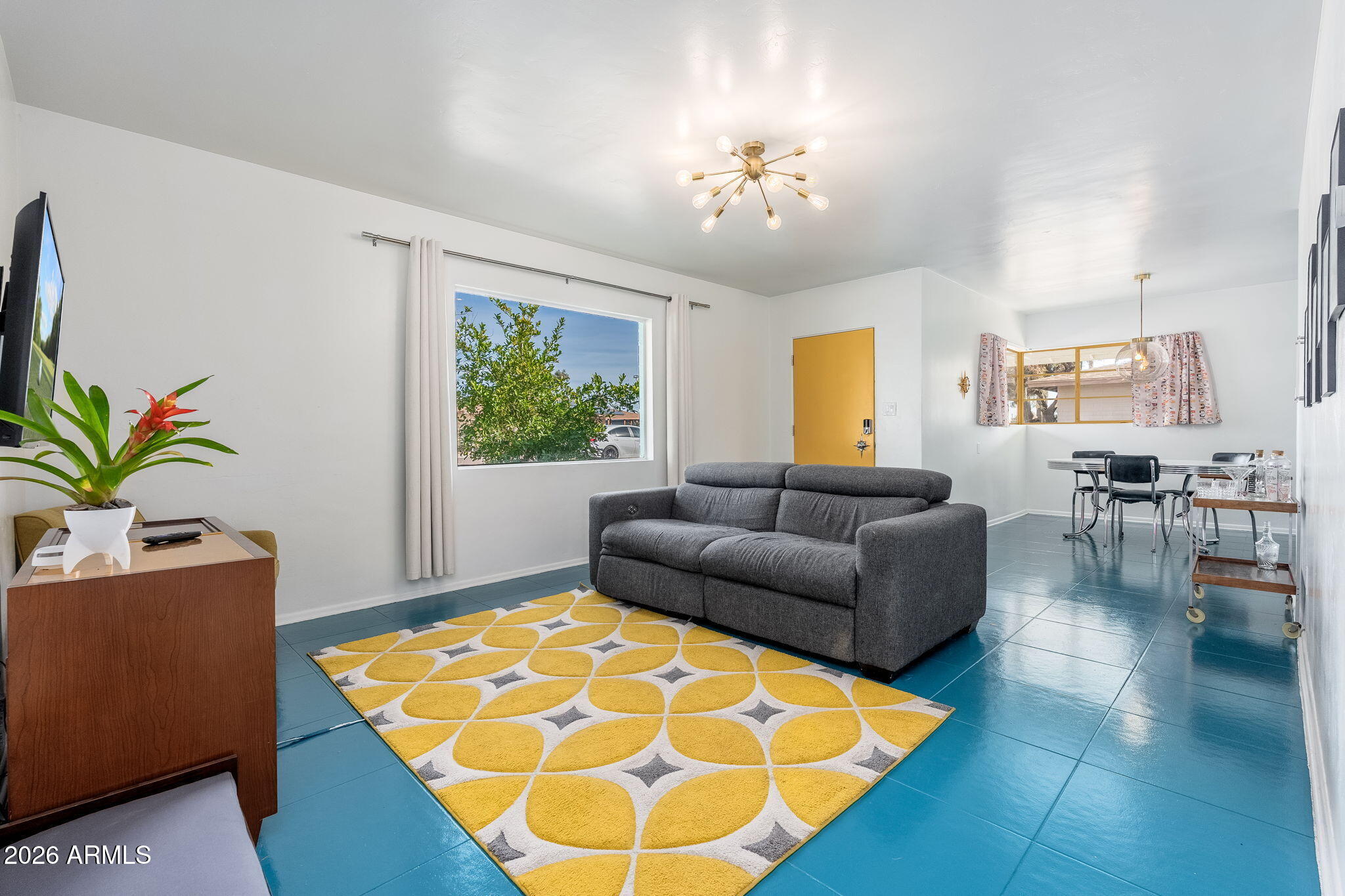 805 E JACKSON Avenue