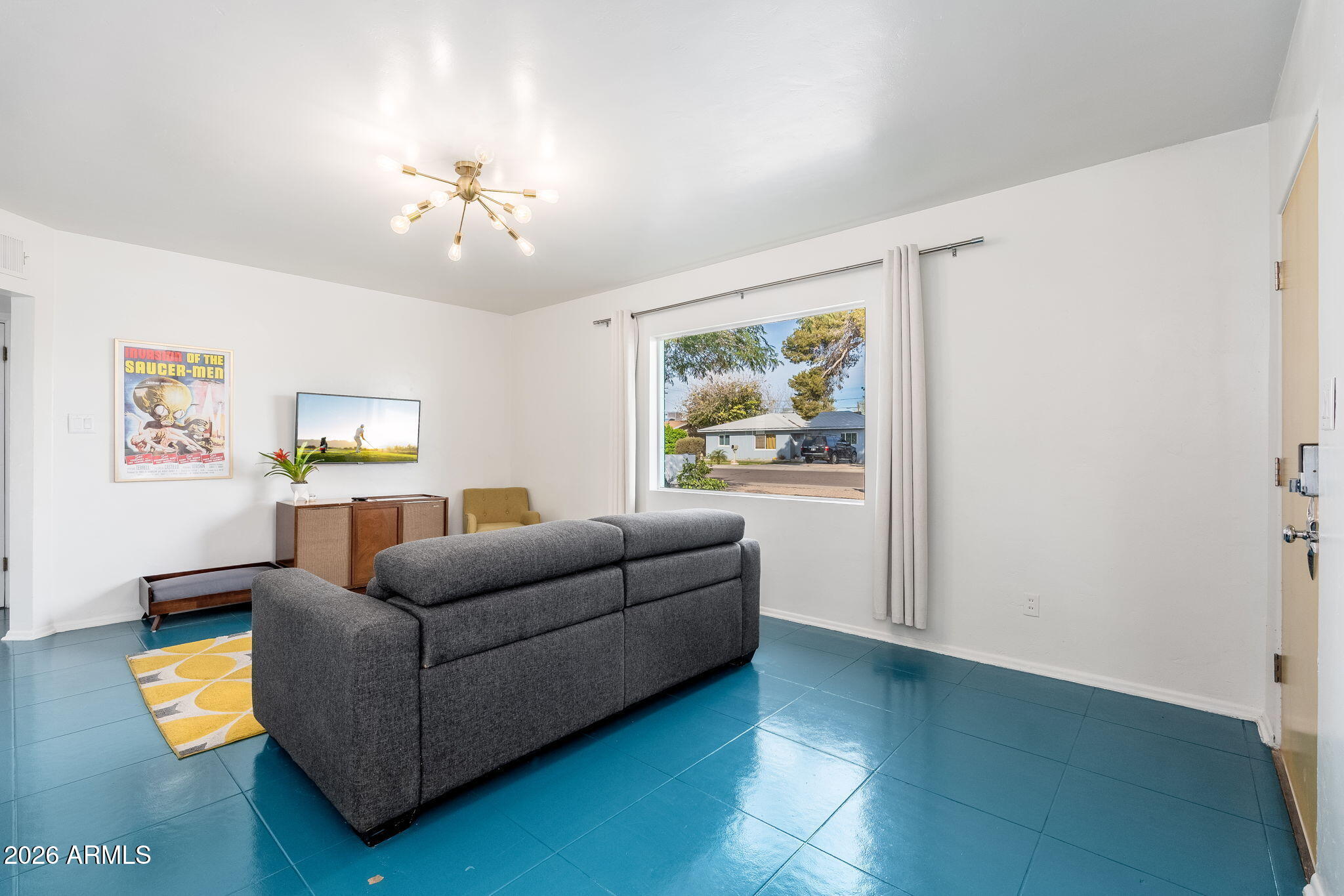 805 E JACKSON Avenue