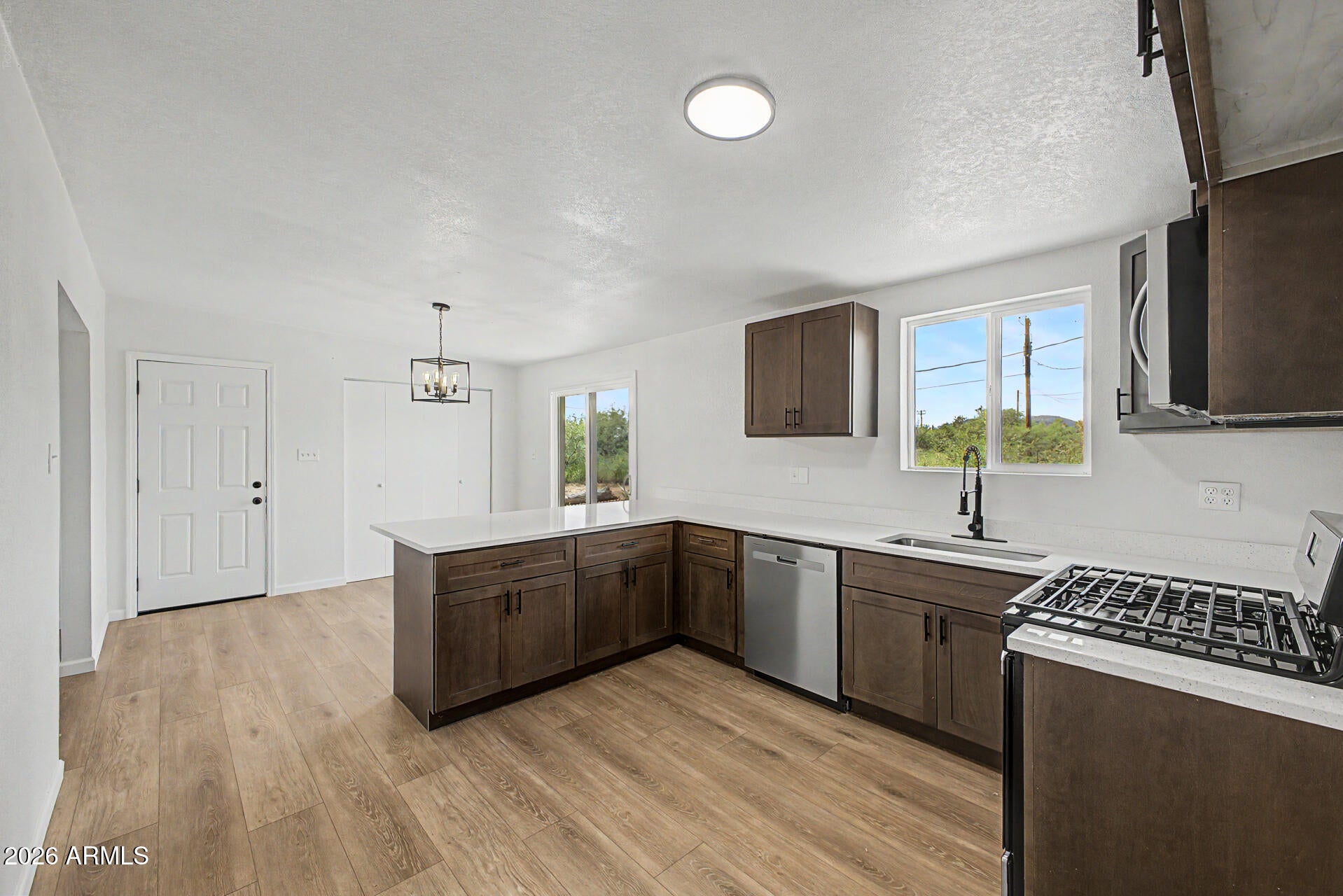 2453 N CALLE QUINTO --