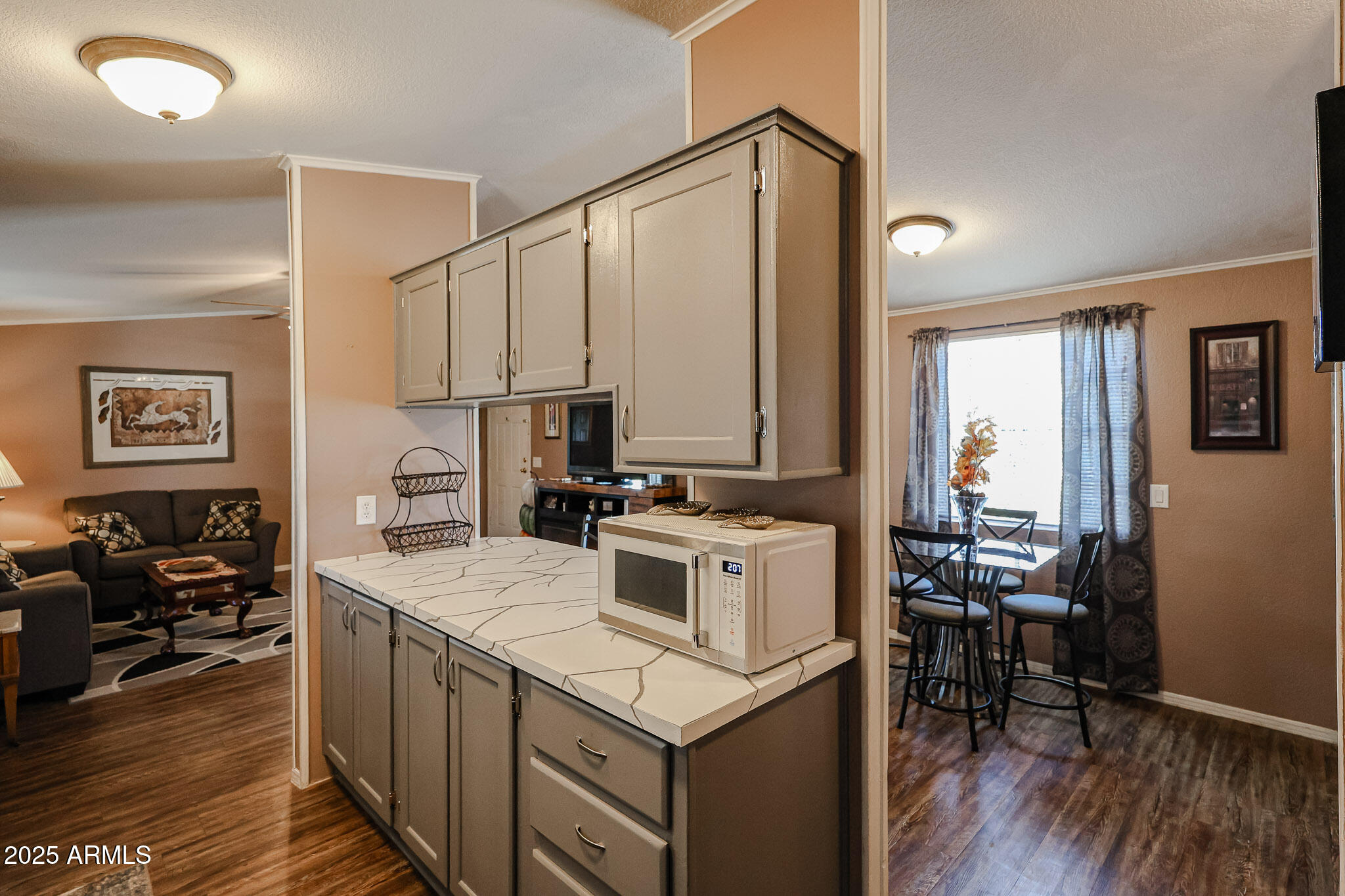 CAREFREE MANOR - Residential