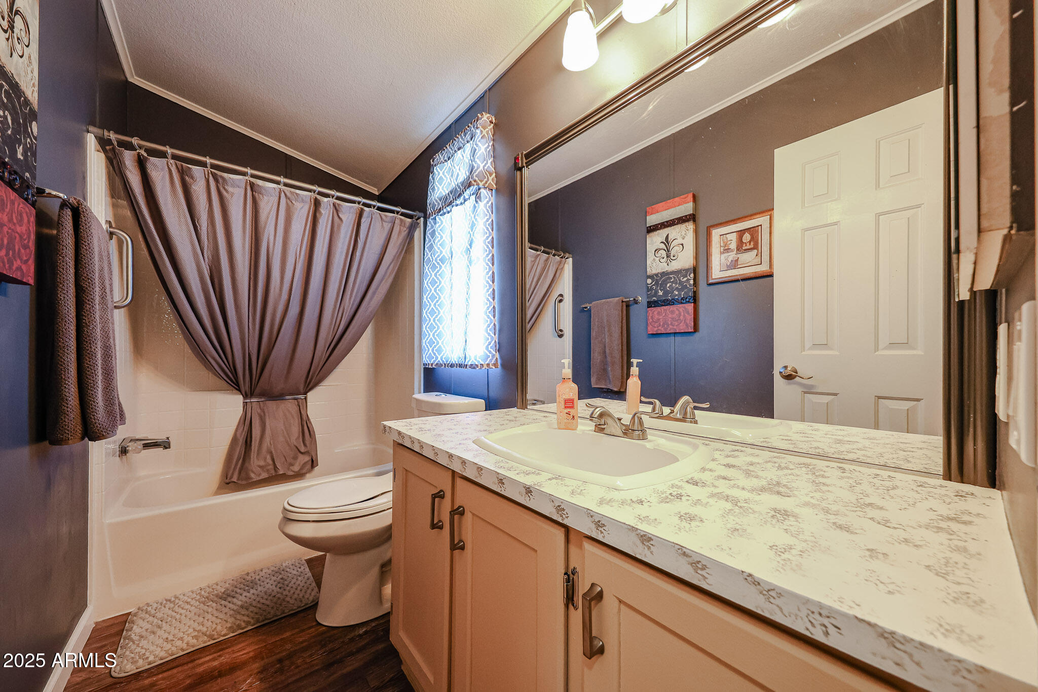 CAREFREE MANOR - Residential