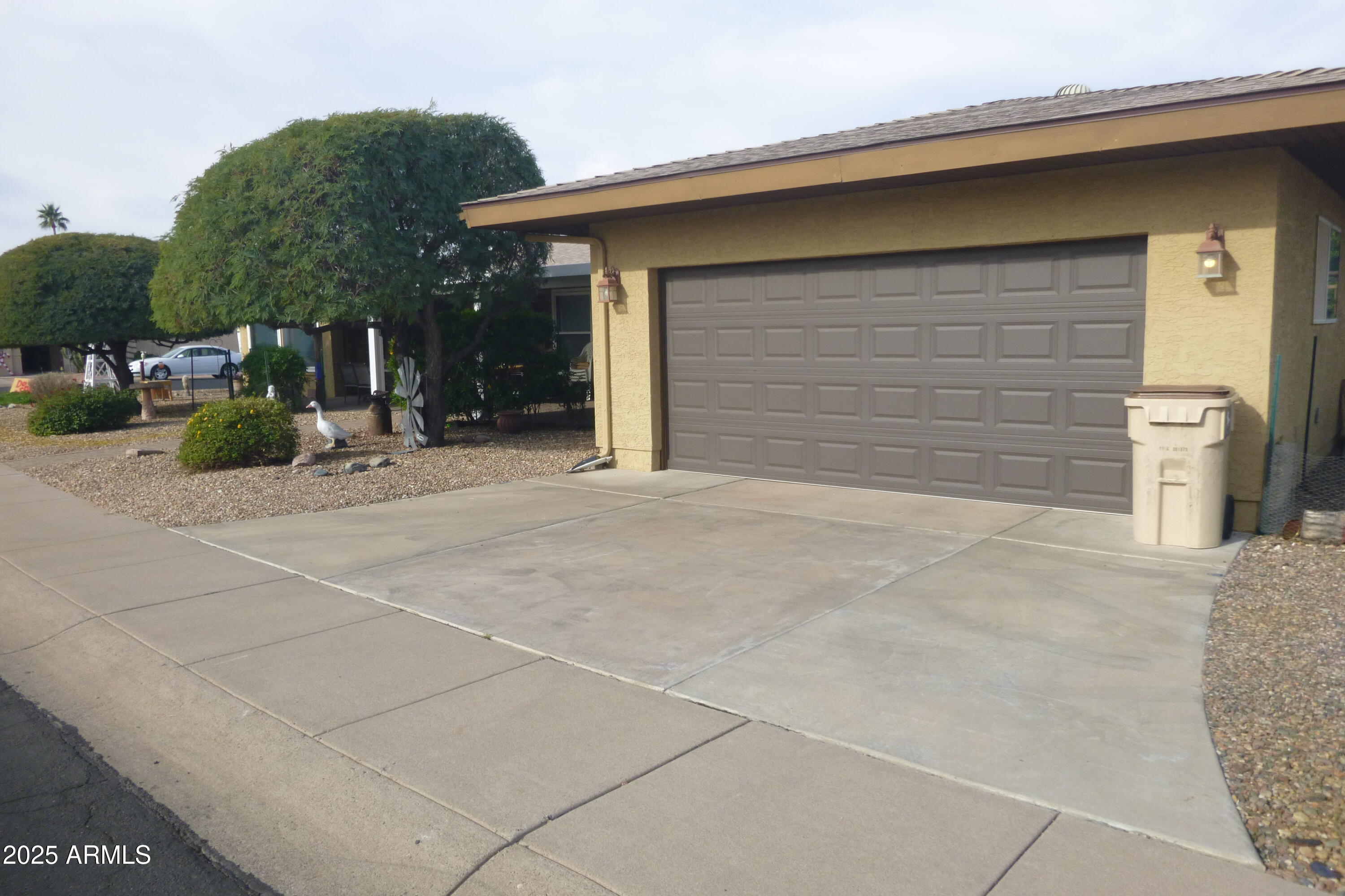 2205 N NICKLAUS Drive N