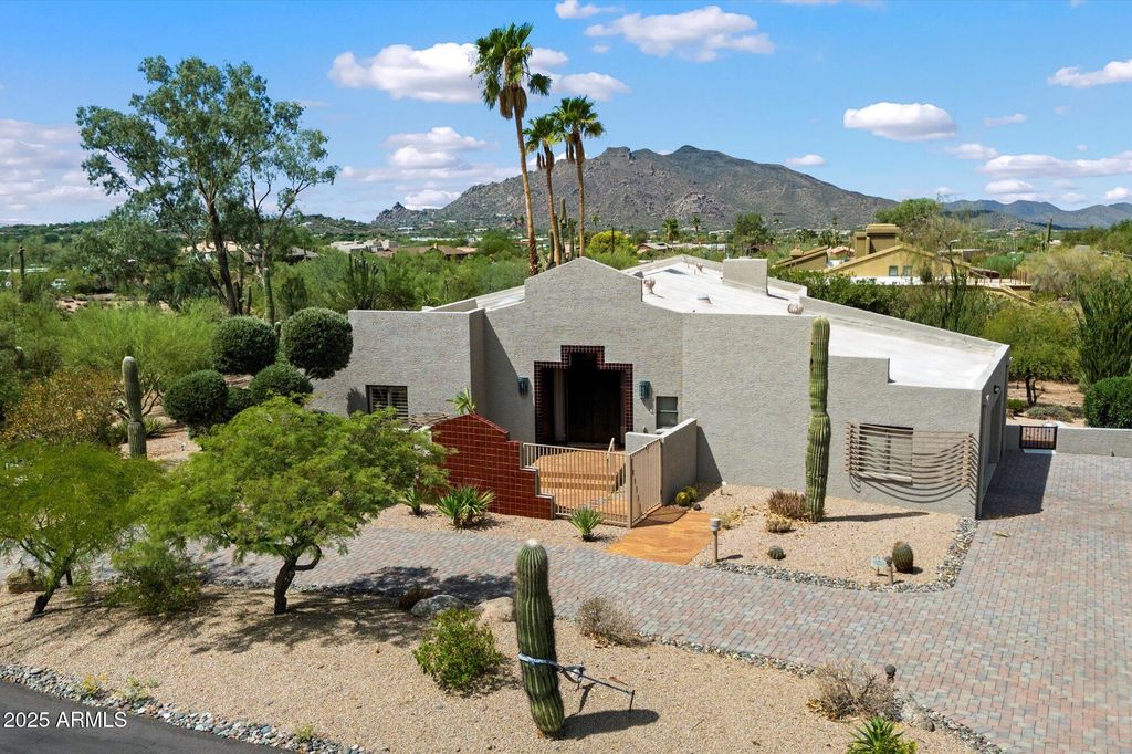 Photo of 37760 N Concho Drive, Carefree, AZ 85377 (MLS # 6913599)