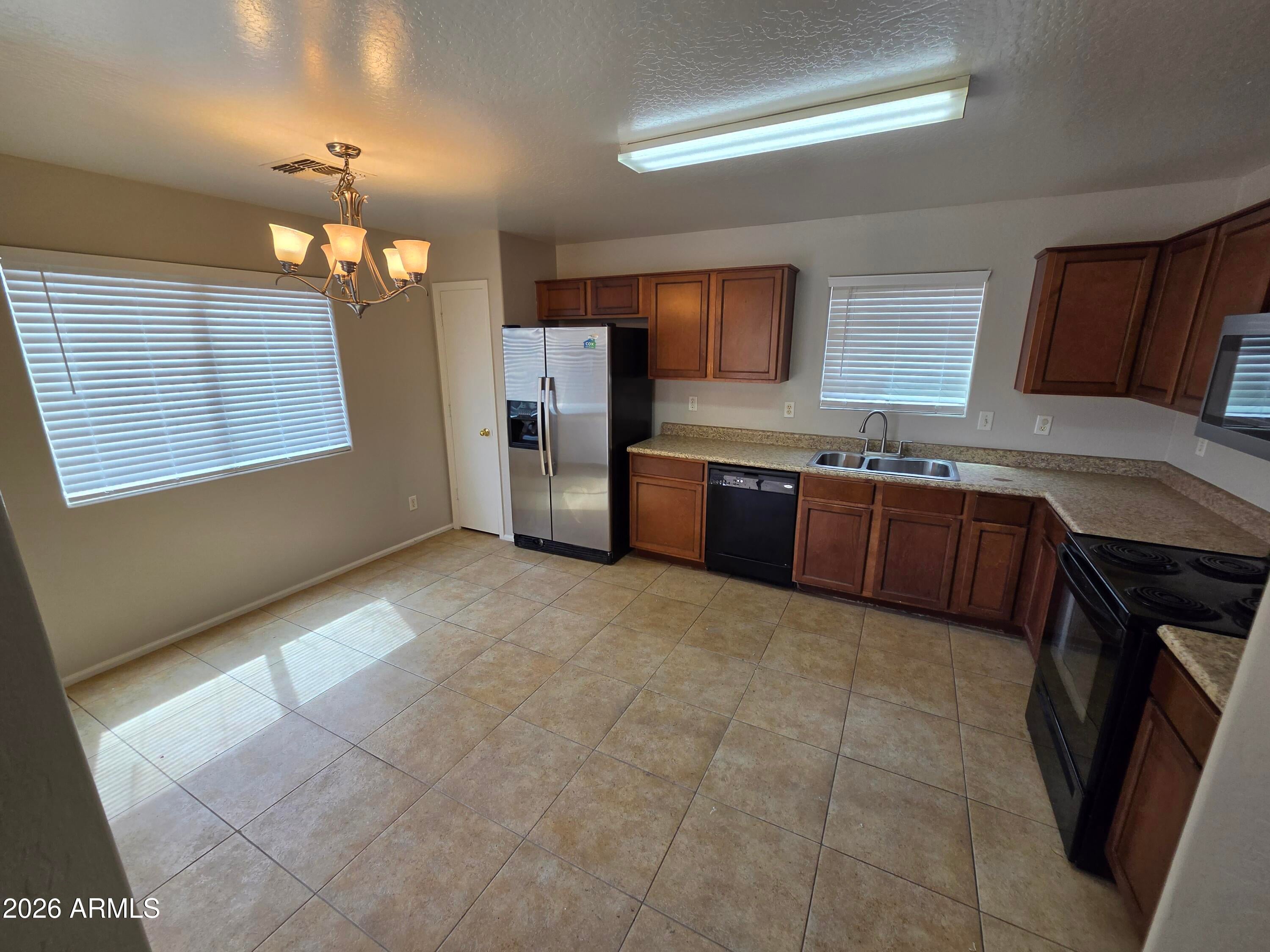 41401 W PRYOR Lane