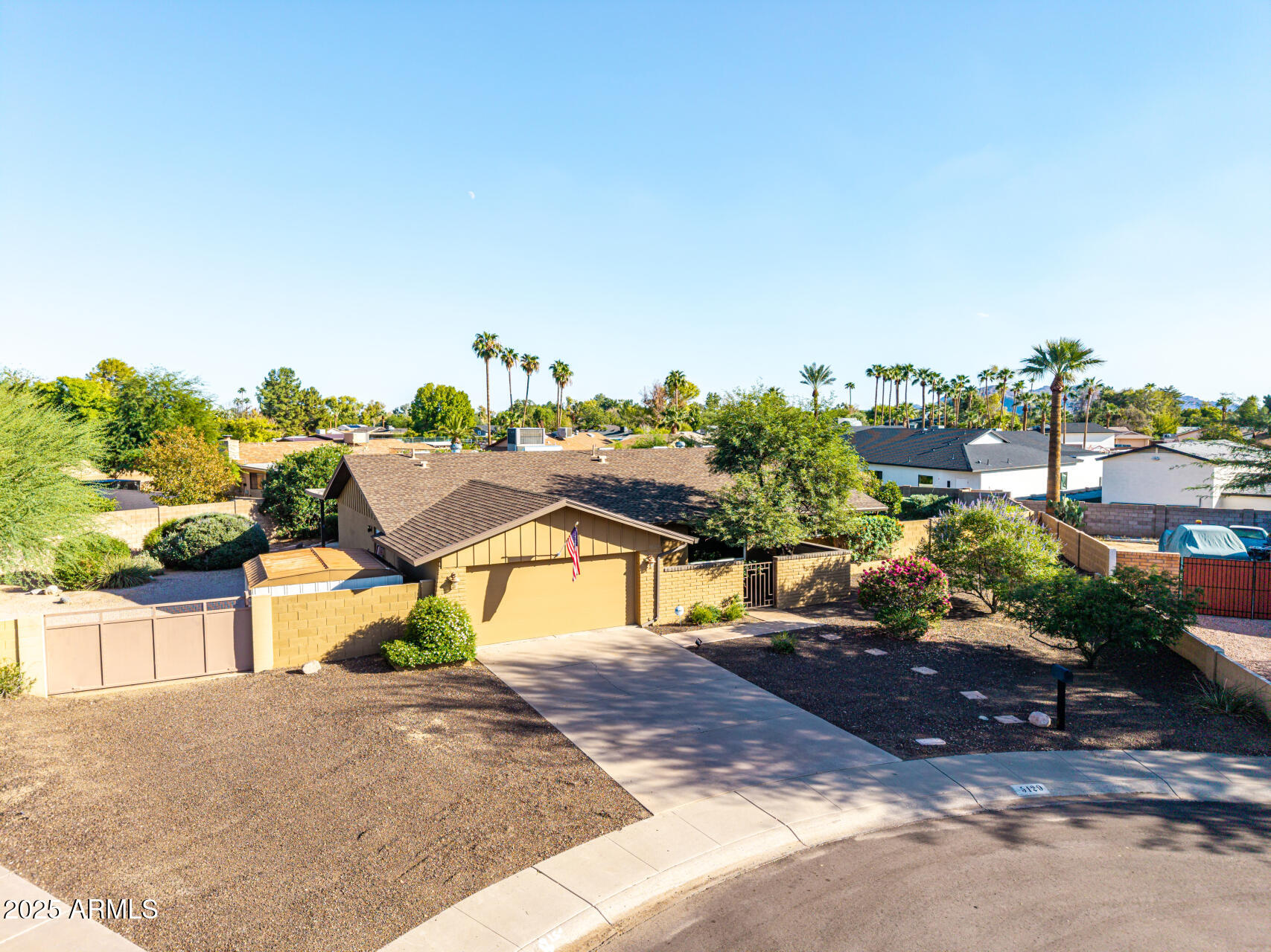 5129 E VOLTAIRE Avenue
