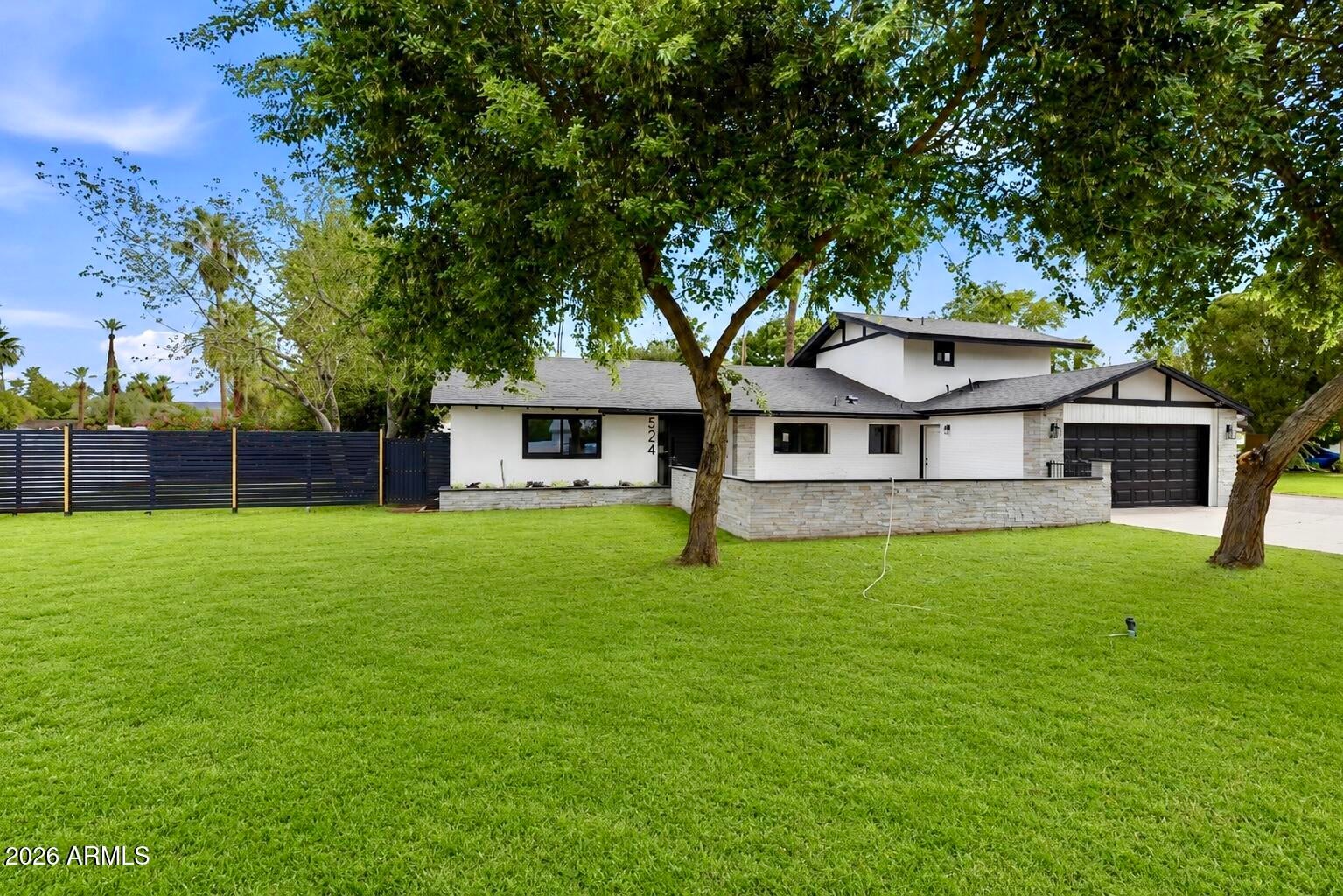 524 W HARMONT Drive
