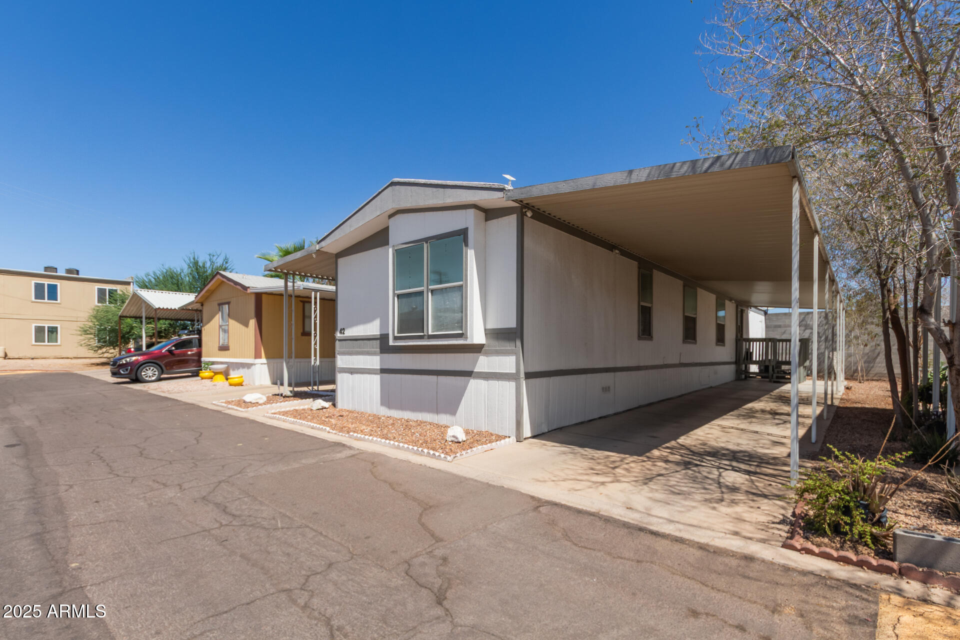 1221 N DYSART Road 42