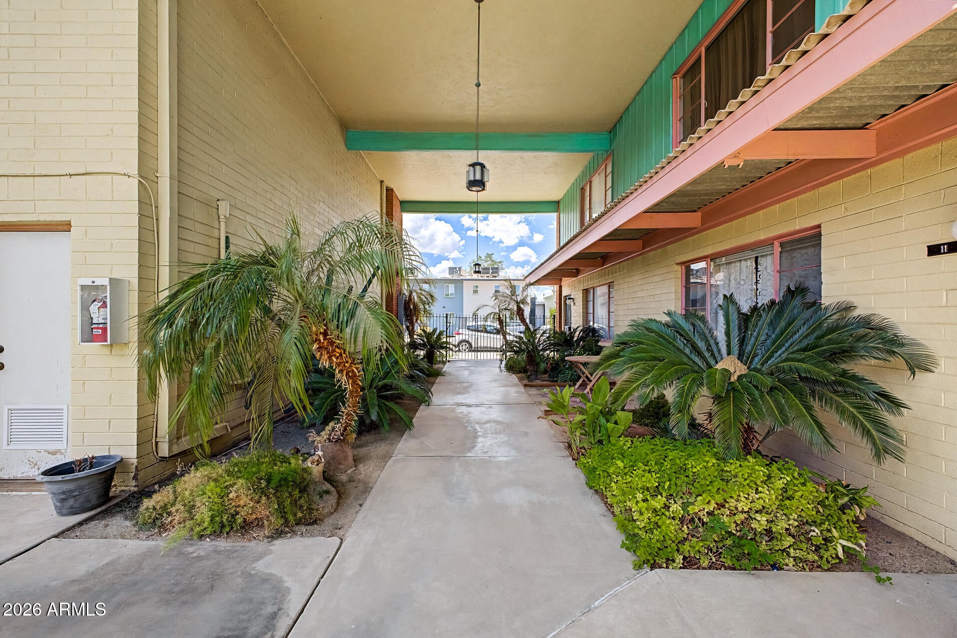 450 W EARLL Drive 15