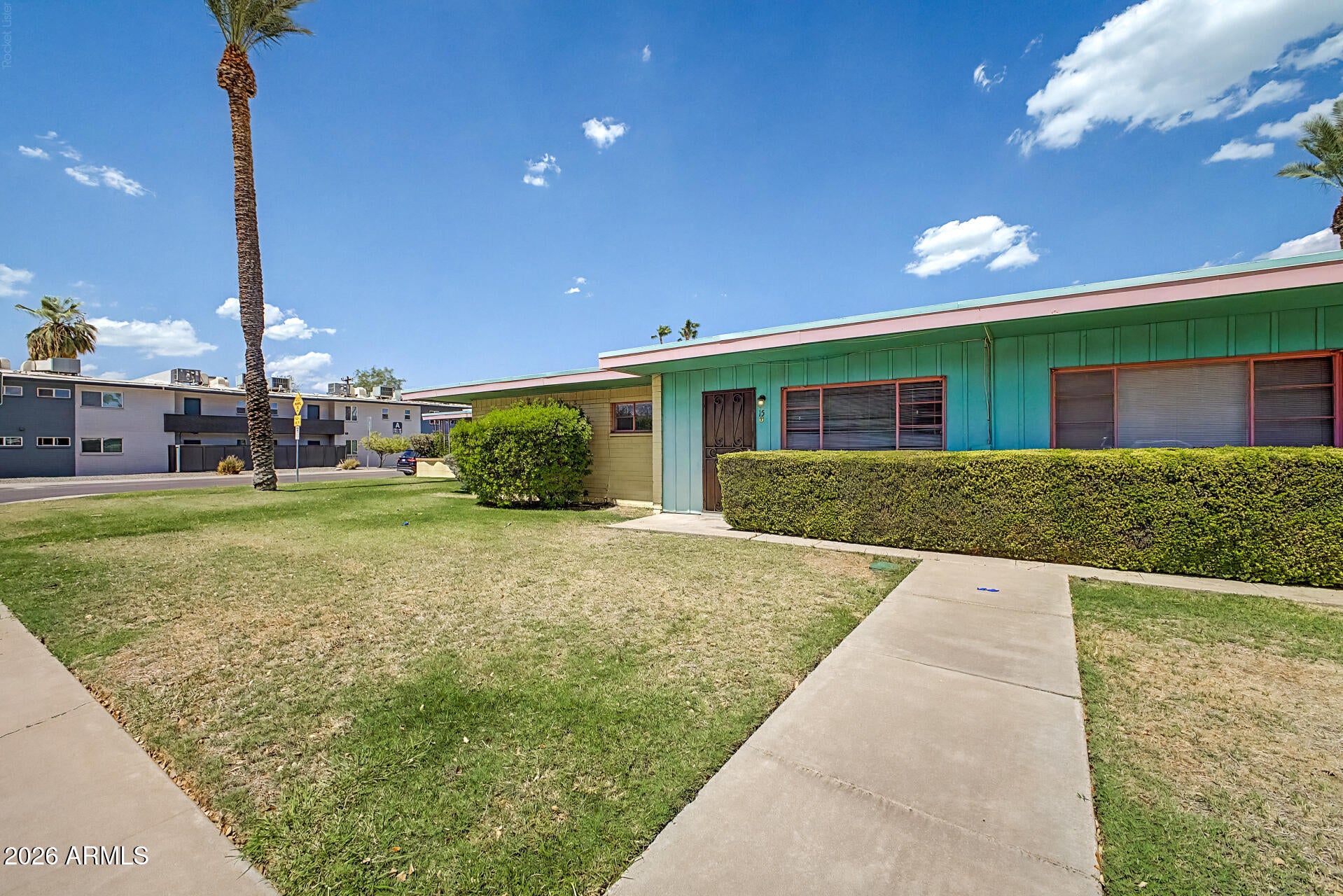 450 W EARLL Drive 15